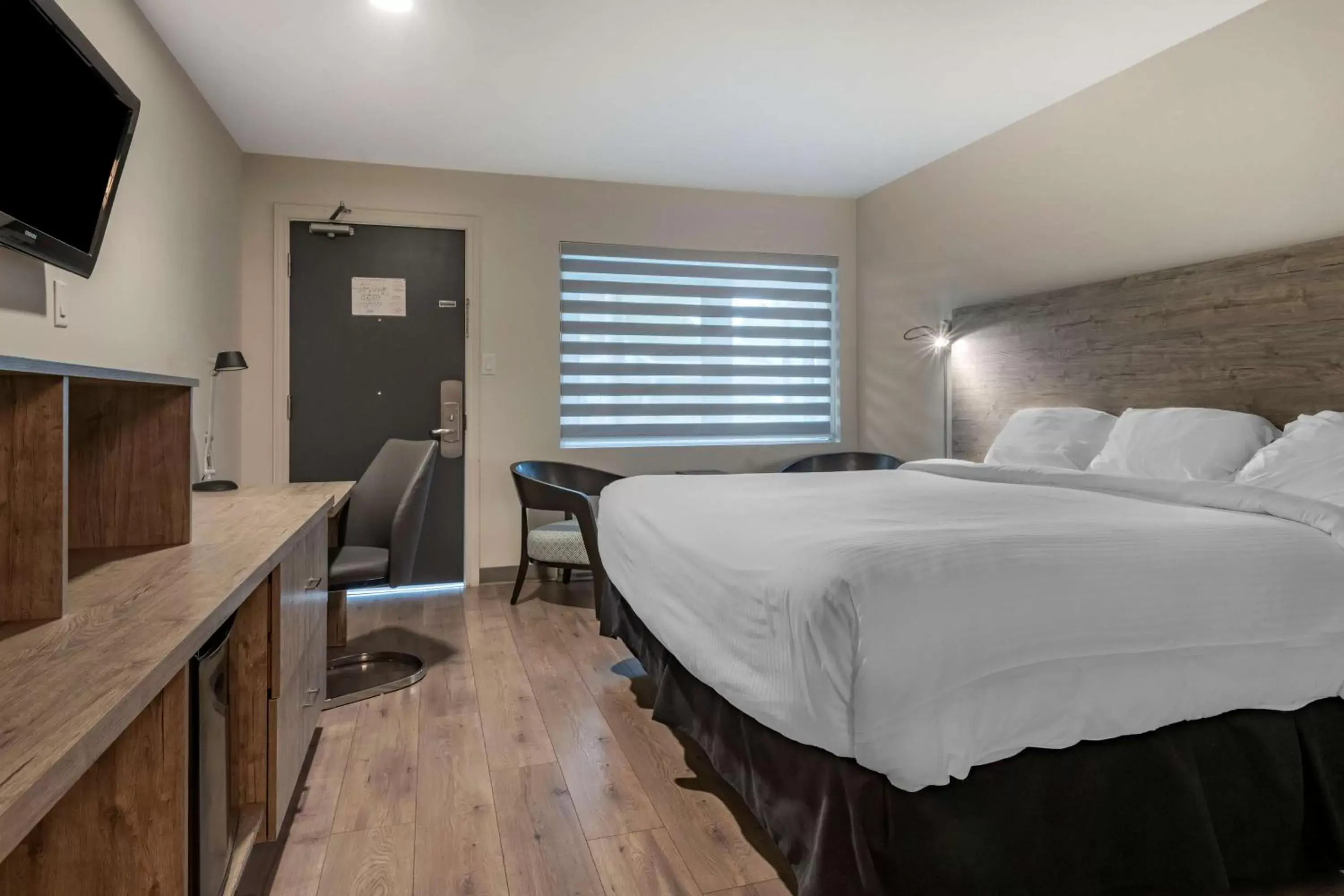 Bedroom, Bed in Dannys Hotel Suites; SureStay Collection by Best Western