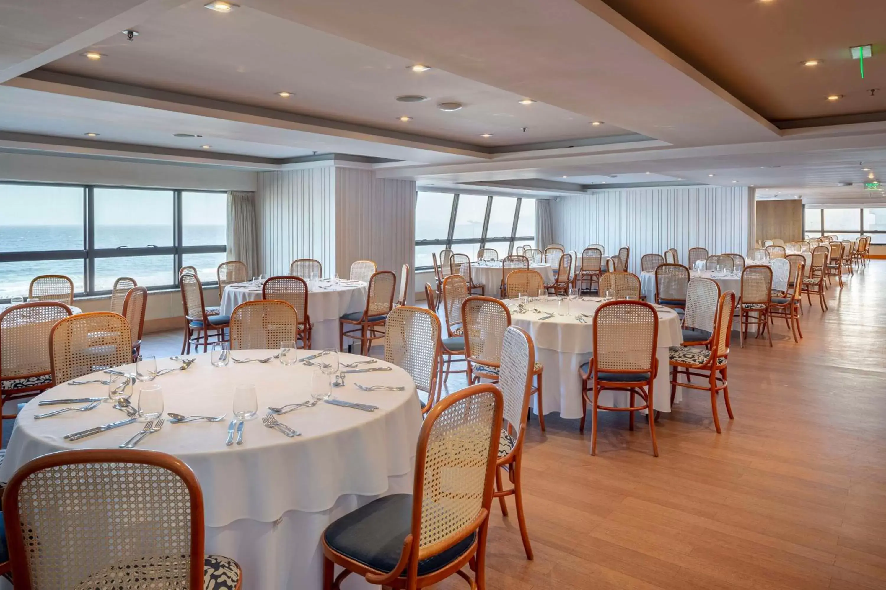 Meeting/conference room, Restaurant/Places to Eat in Hilton Copacabana Rio de Janeiro