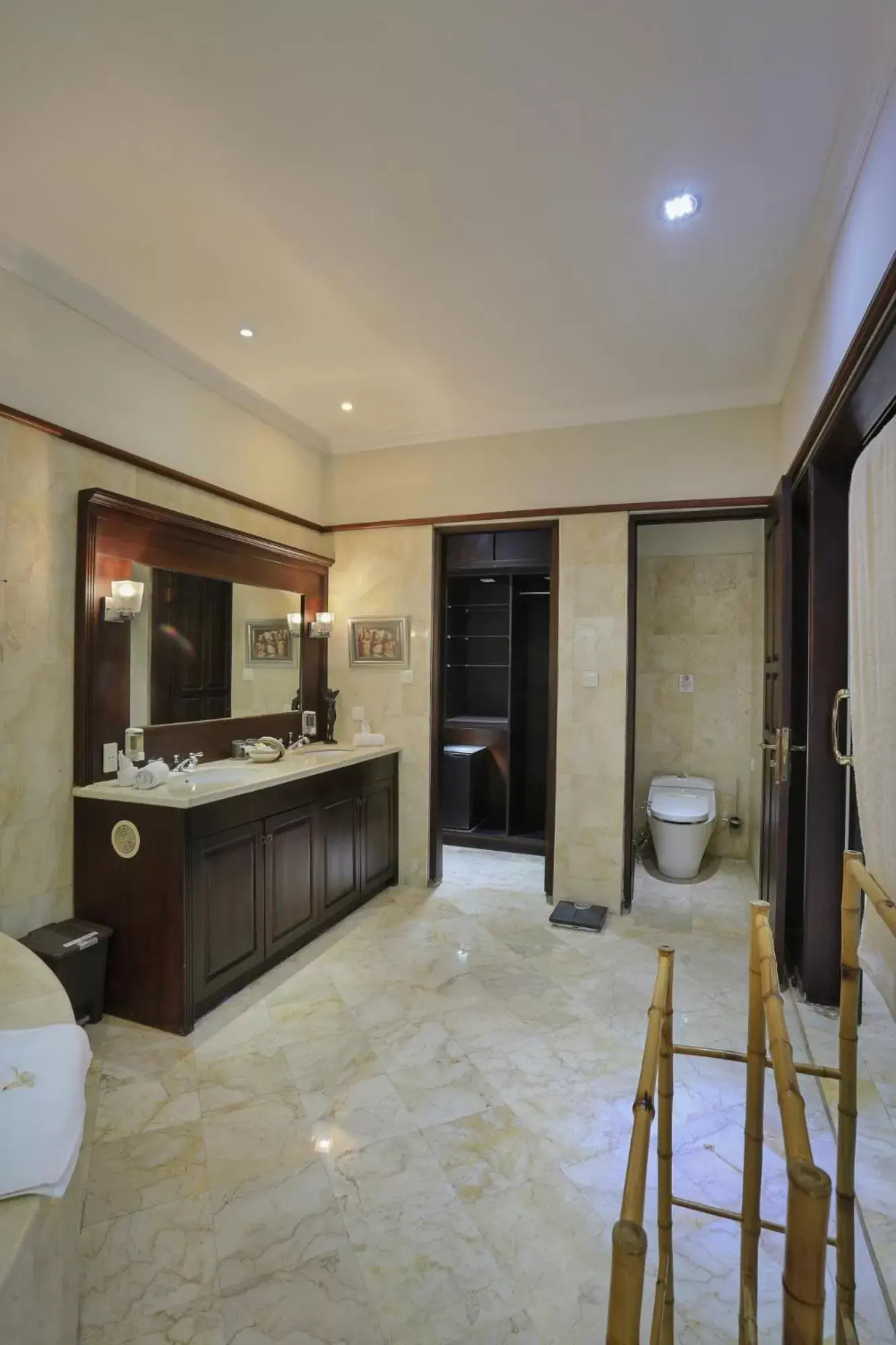 Bathroom, Kitchen/Kitchenette in Manzelejepun Luxury Villa & Pavilion