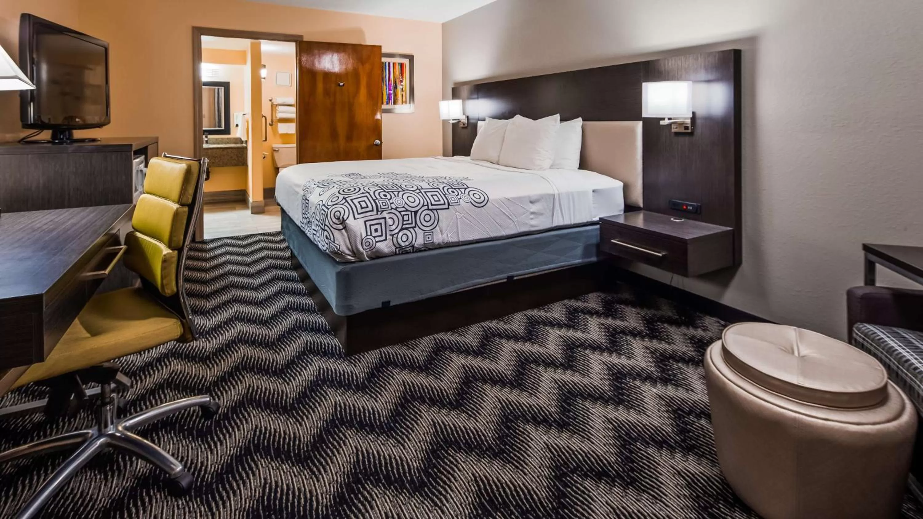 Photo of the whole room, Bed in Best Western Jacksonville near Little Rock Air Force Base