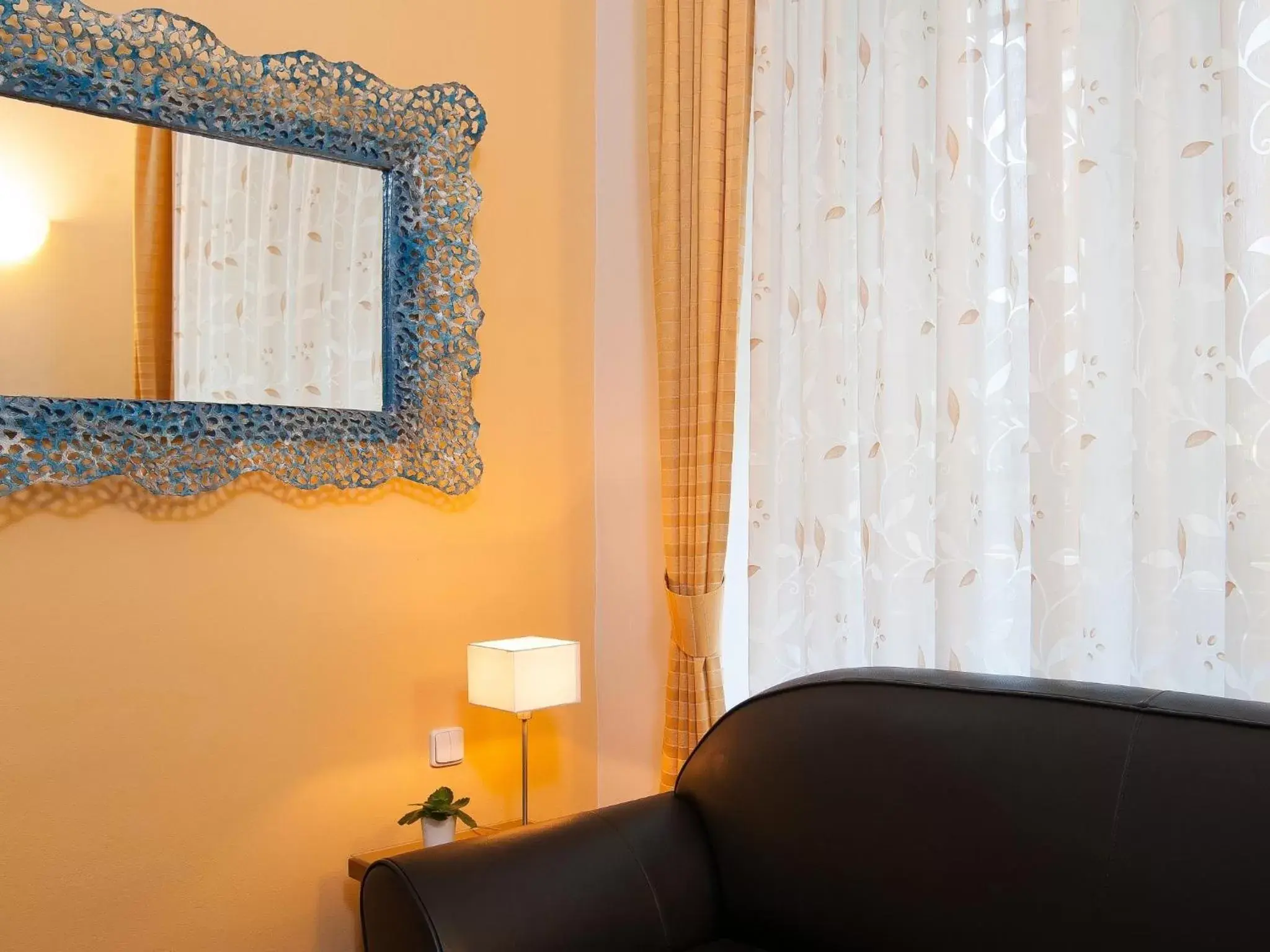 Seating Area in Cloister Inn Hotel