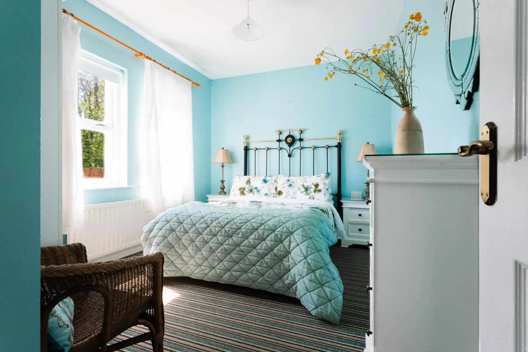 Bedroom, Bed in Brookhall Cottages