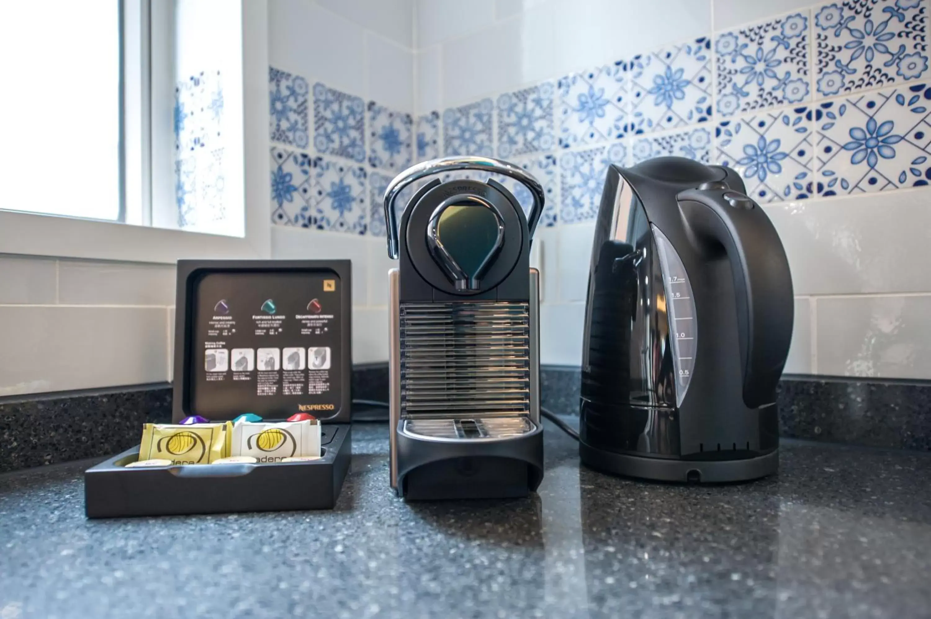 Coffee/tea facilities in Hotel Madera Hollywood