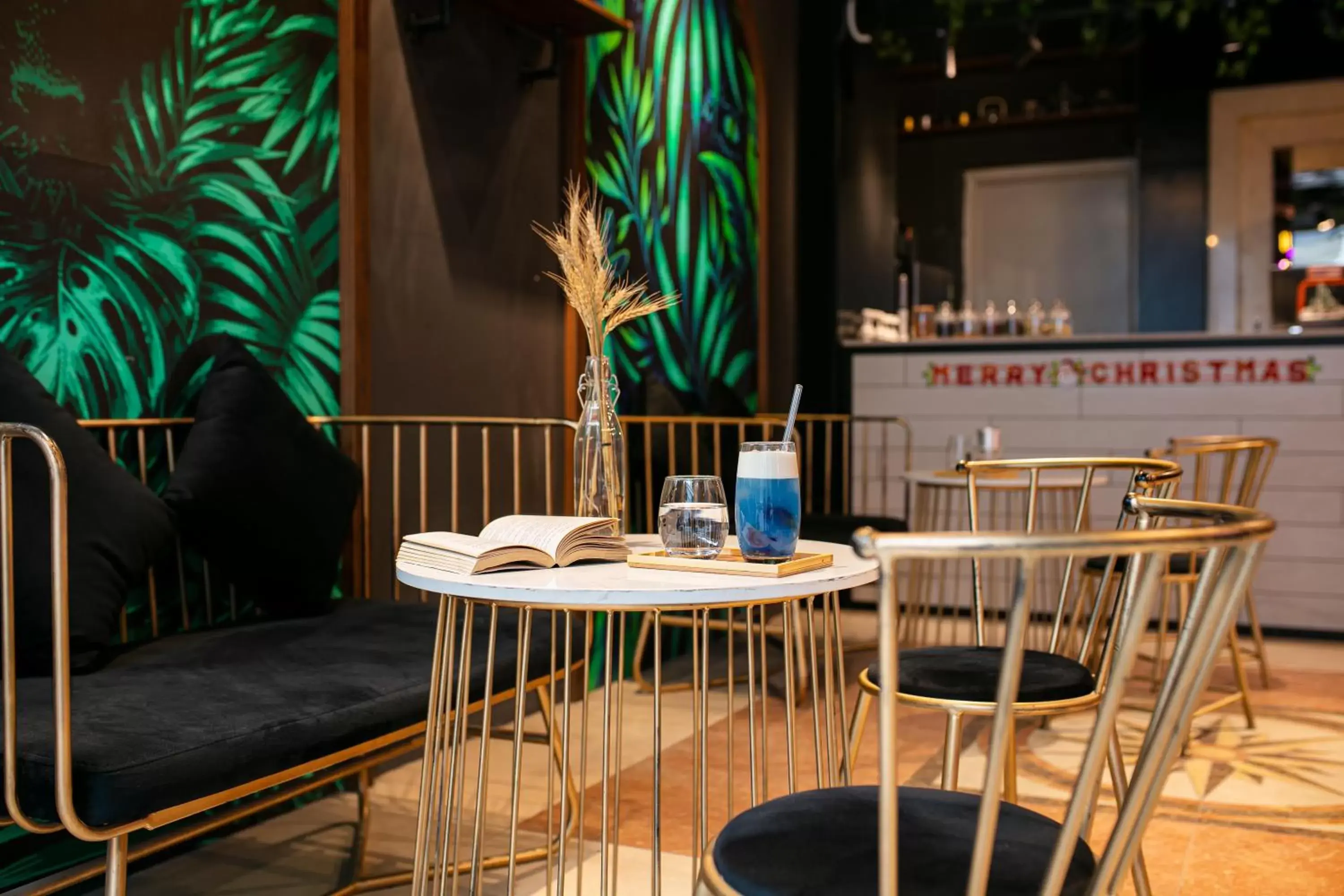 Lounge or bar in Hai Mươi Hotel & Apartment Lounge or bar in Hai Mươi Hotel & Apartment