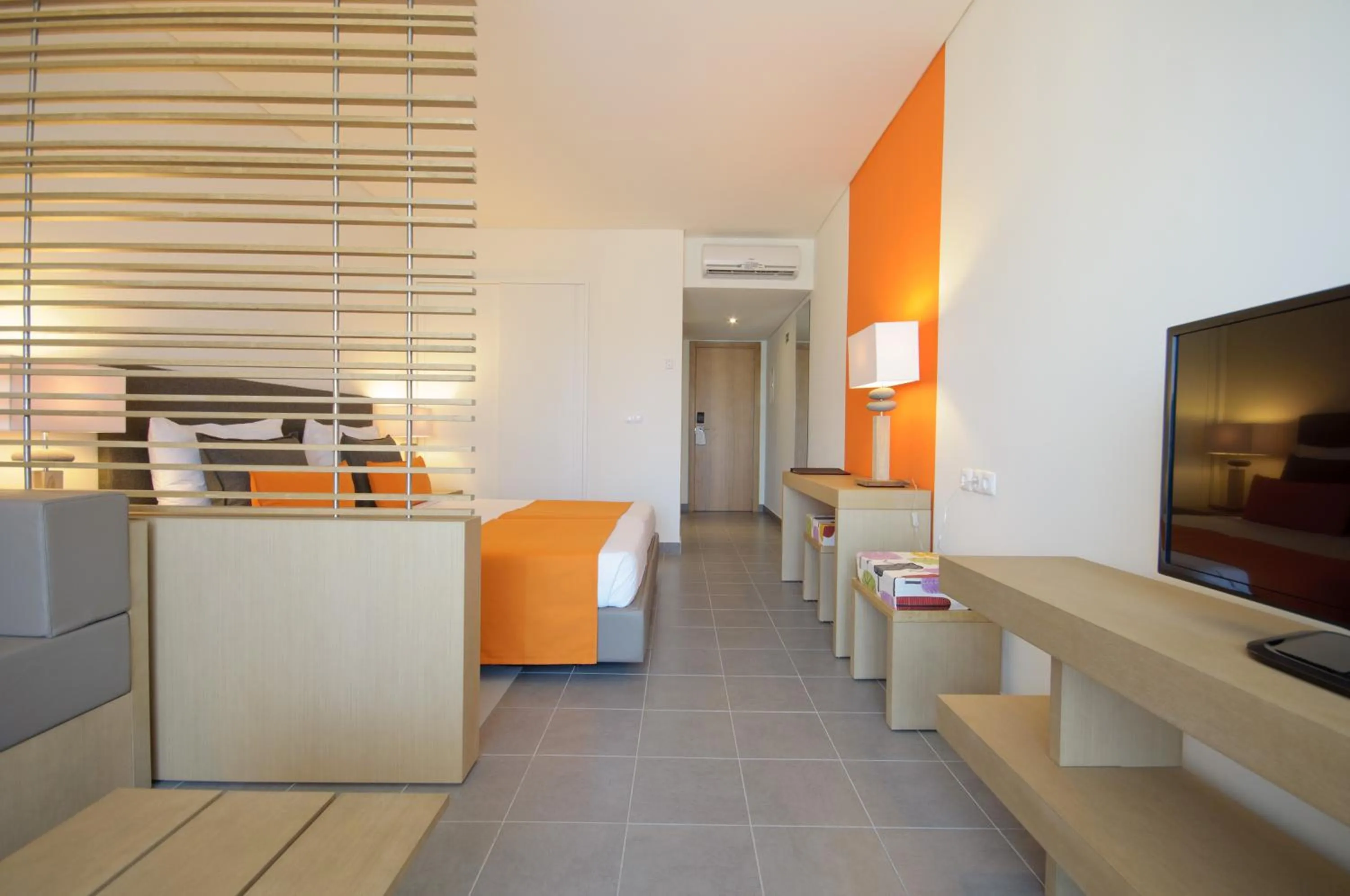 Bed in Oasis Salinas Sea