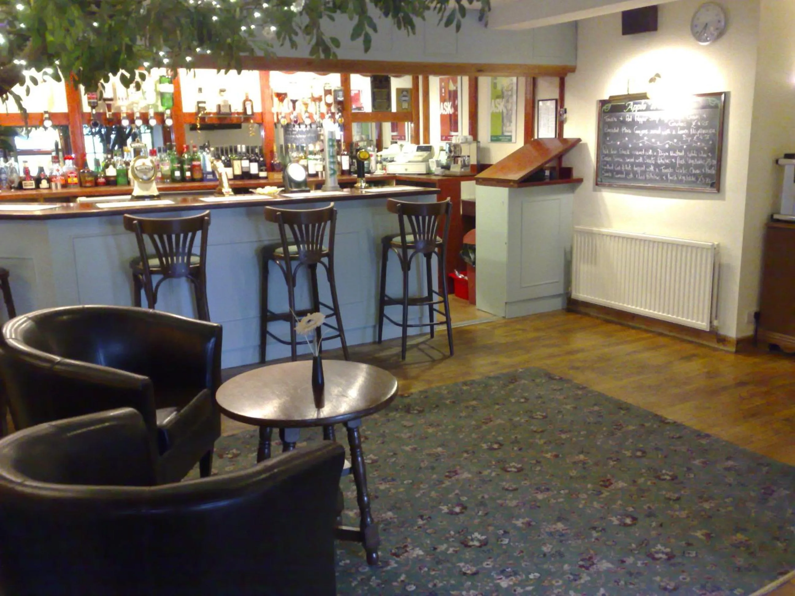 Lounge or bar in Apple Tree Hotel