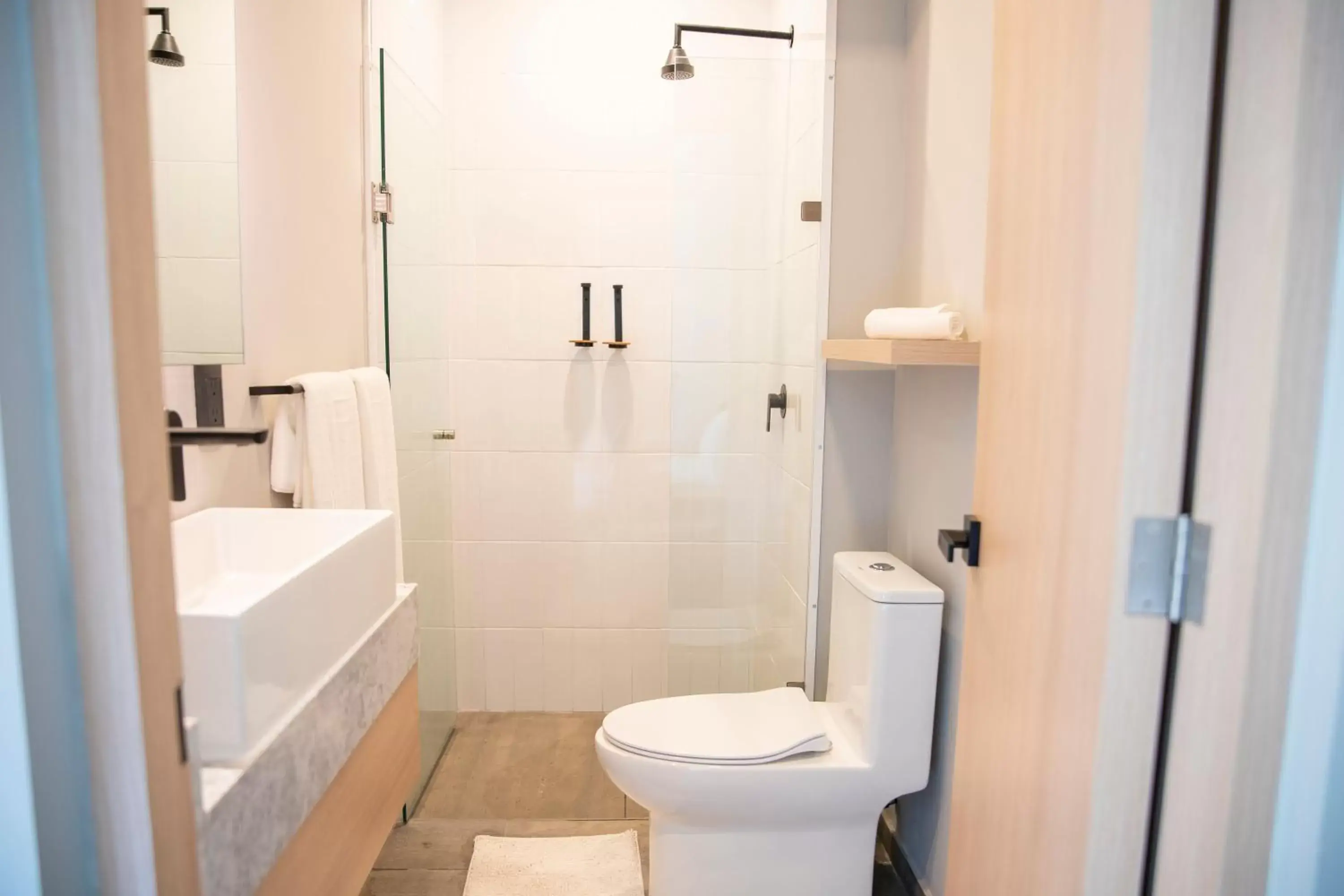 Shower, Bathroom in Casa Lomah Napoles WTC