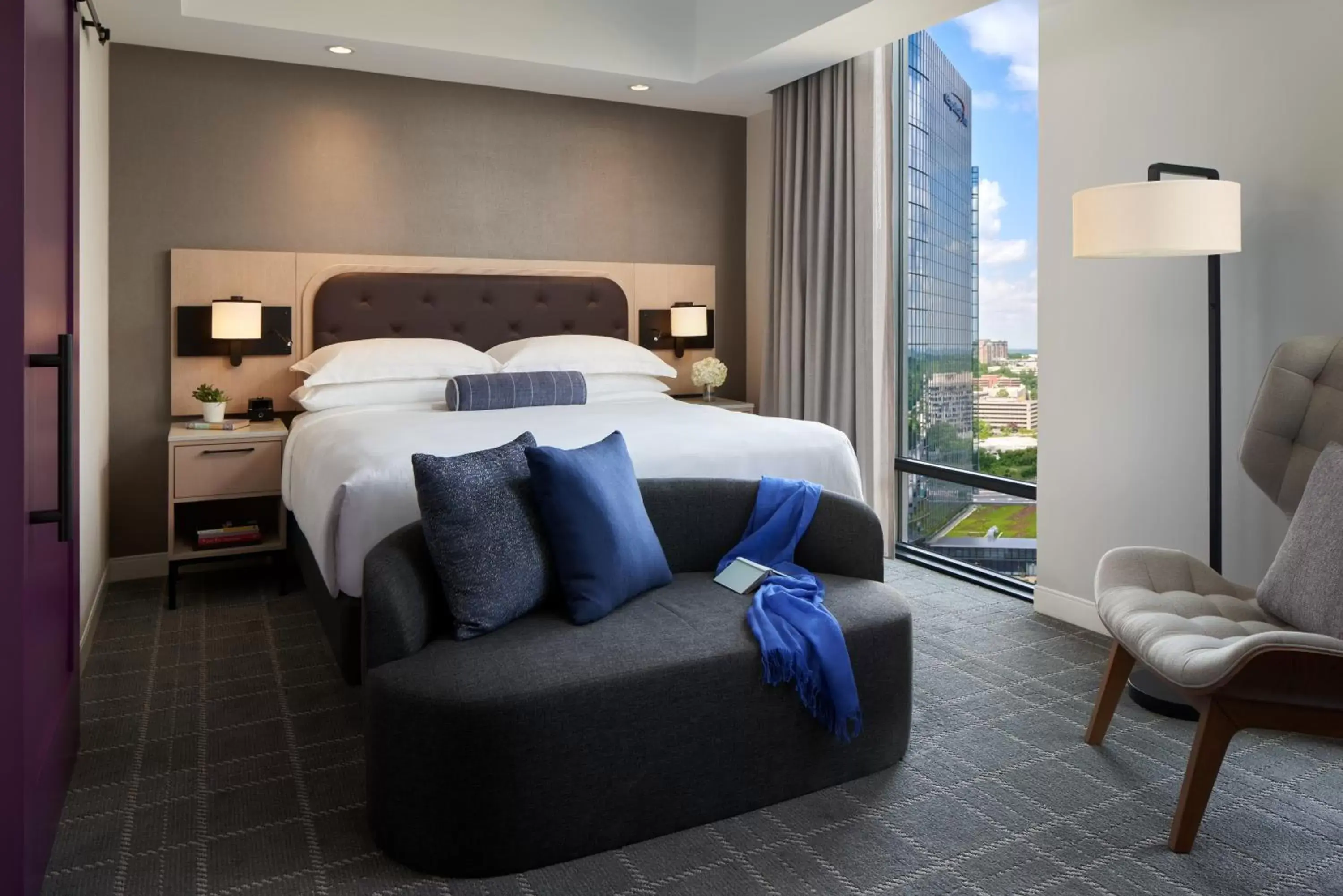 Photo of the whole room, Bed in The Watermark Hotel