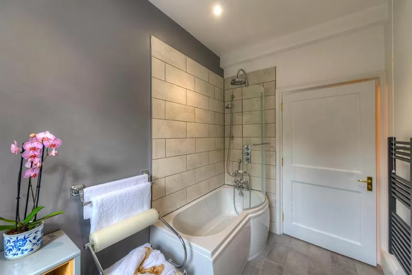 Shower, Bathroom in Saltcote Place