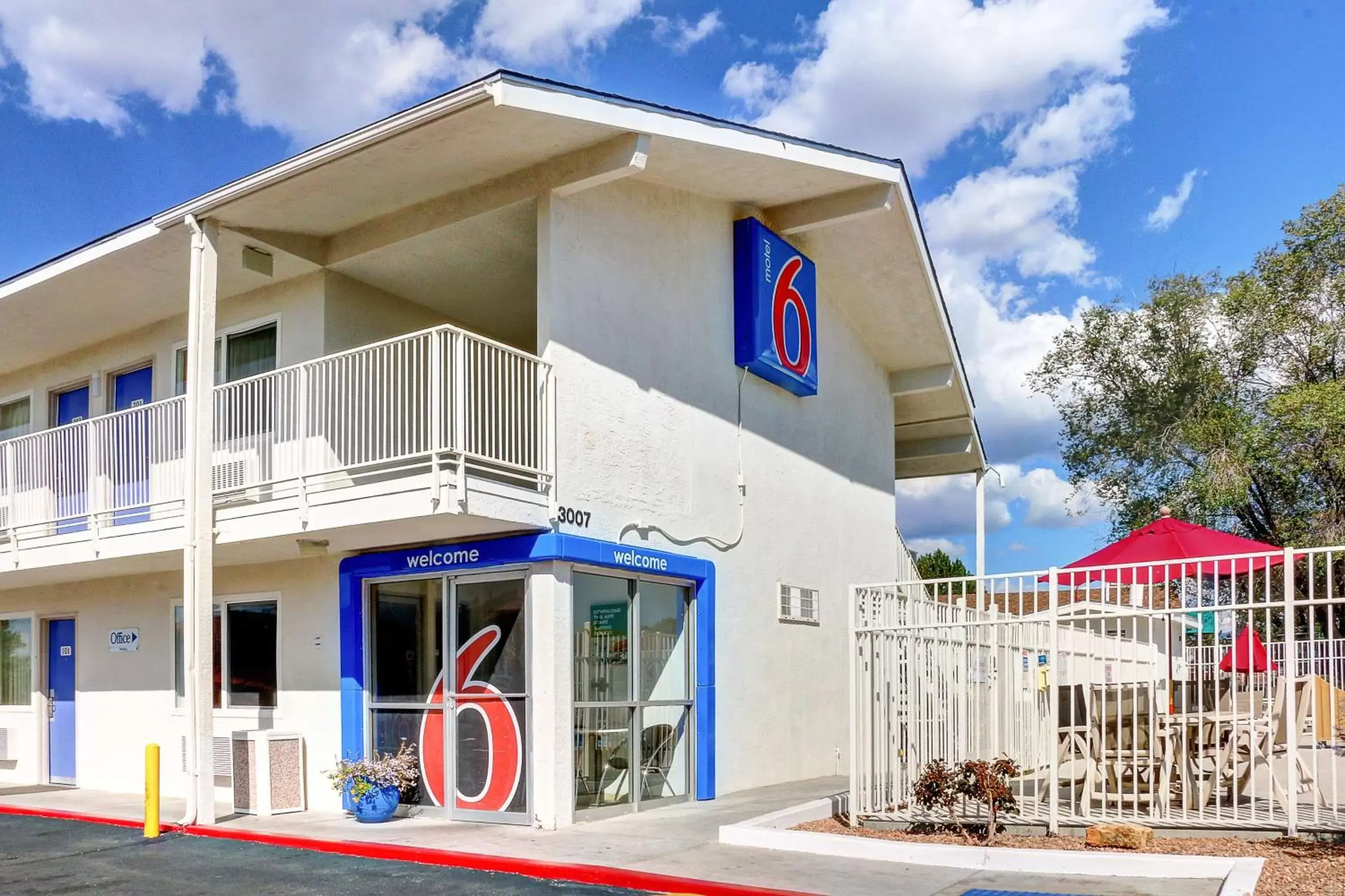 Property Building in Motel 6 Santa Fe