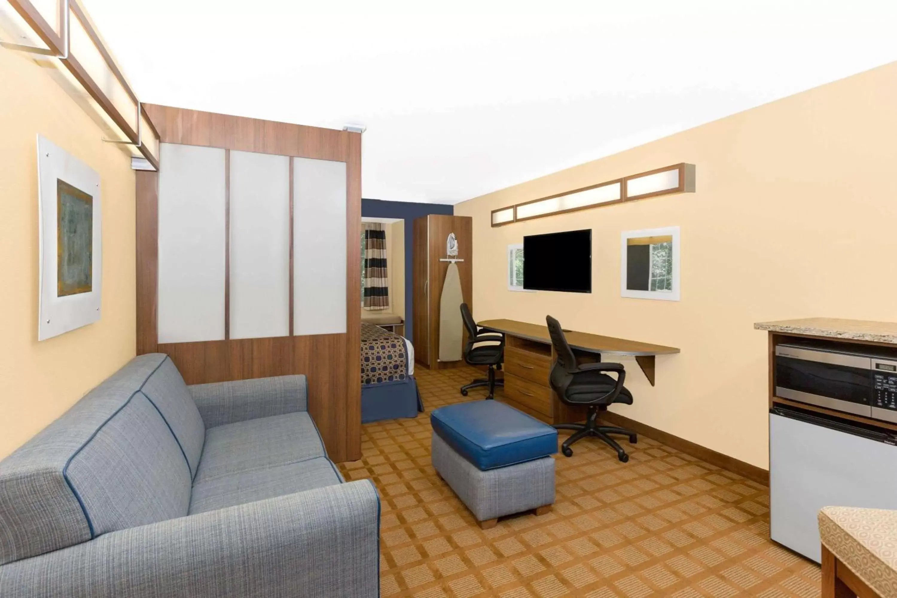 Photo of the whole room, Seating Area in Microtel Inn & Suites - Kearney