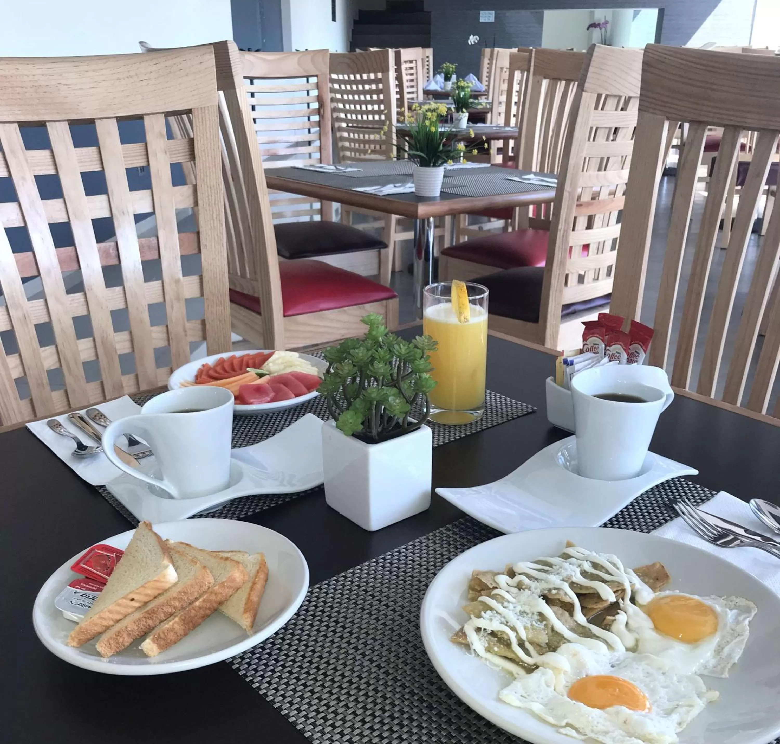 Restaurant/places to eat in Best Western Plus Metepec & Suites