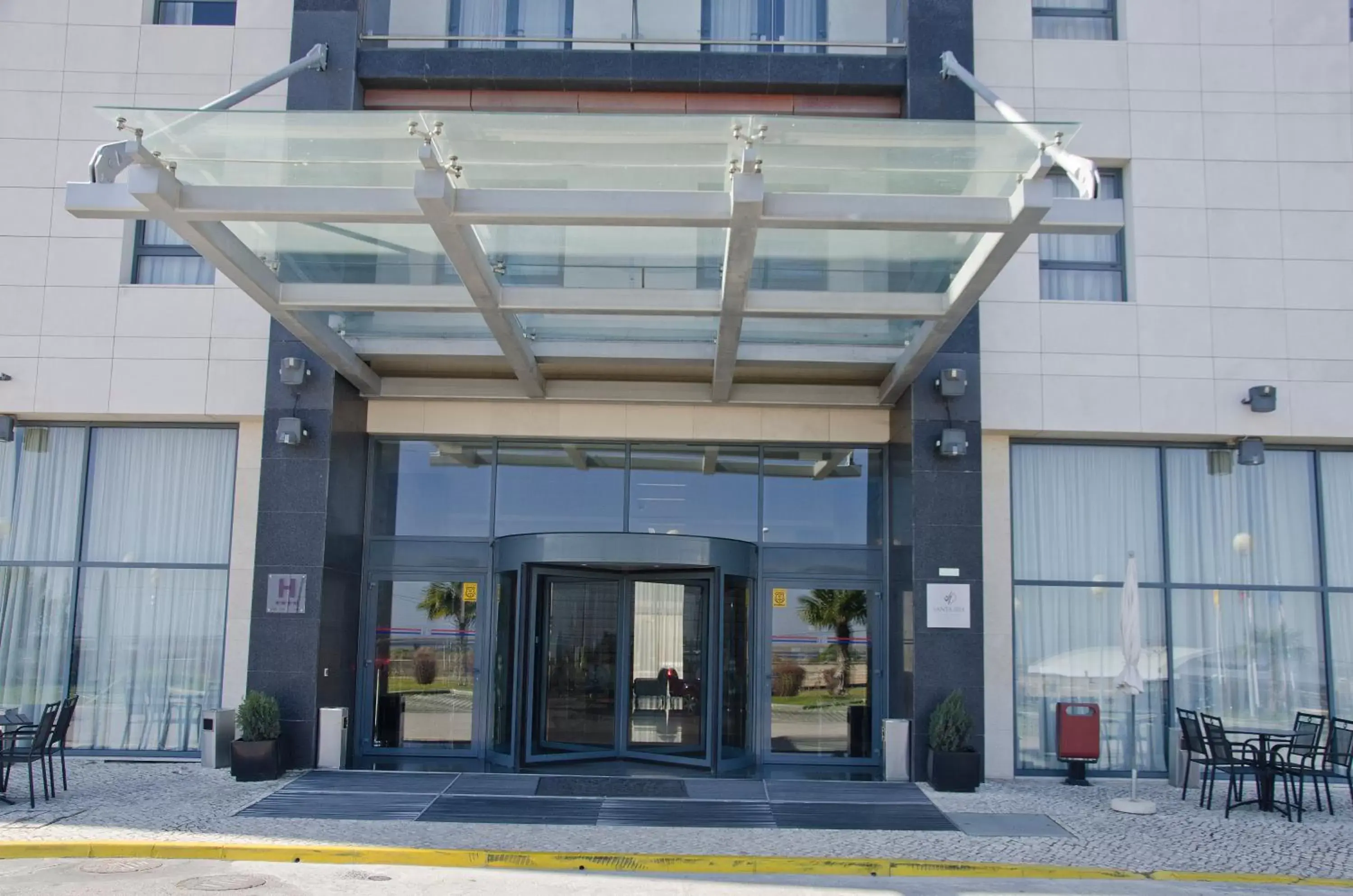 Facade/entrance, Property Building in VIP Executive Santa Iria Hotel