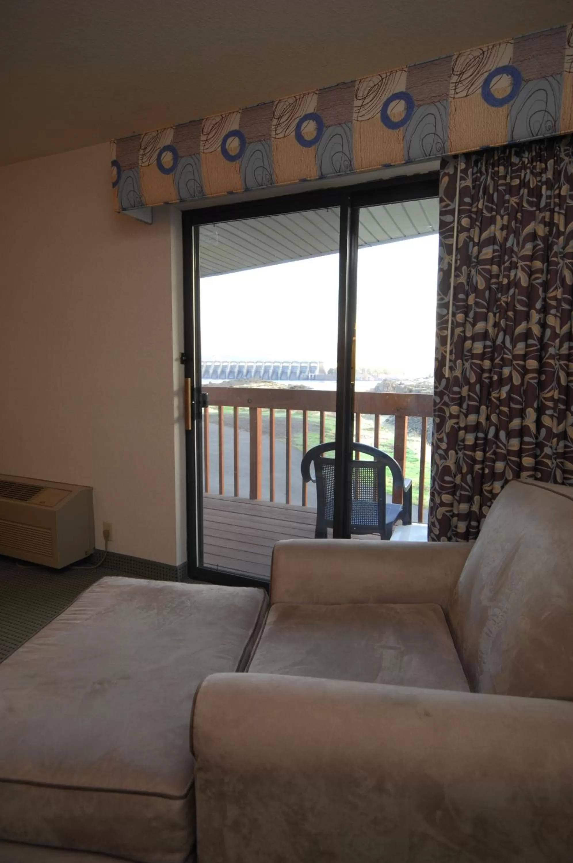 Seating Area in Shilo Inns Suites The Dalles