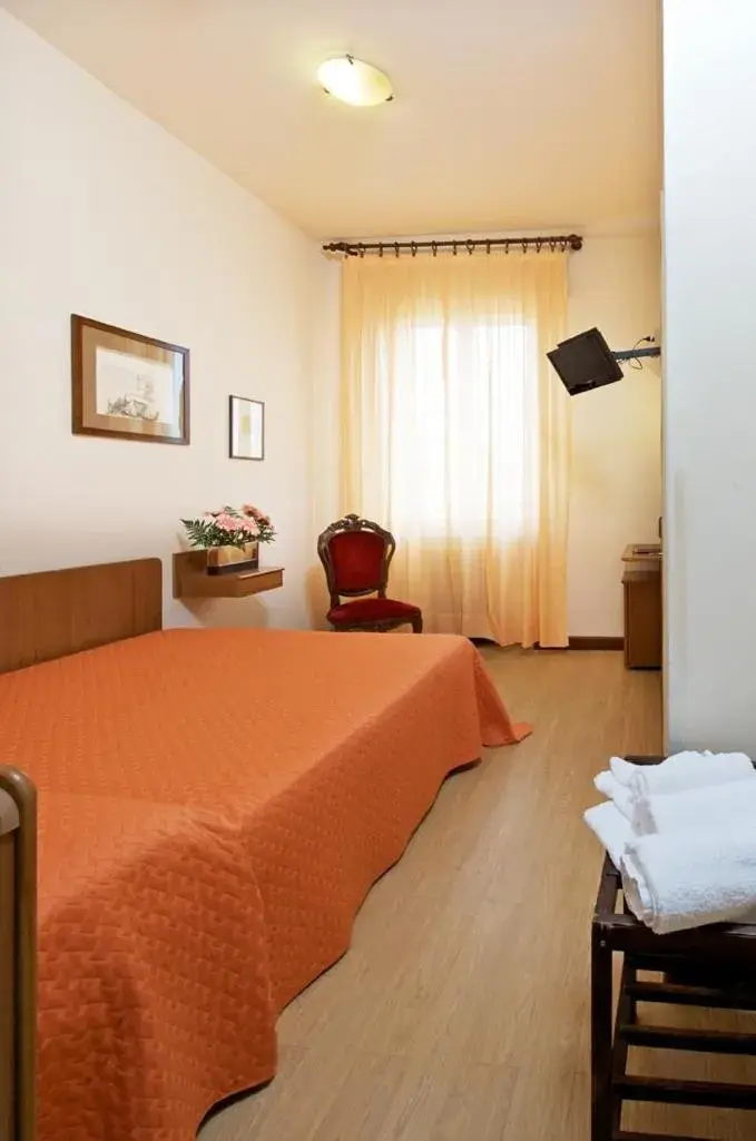 Bed in Hotel Roma