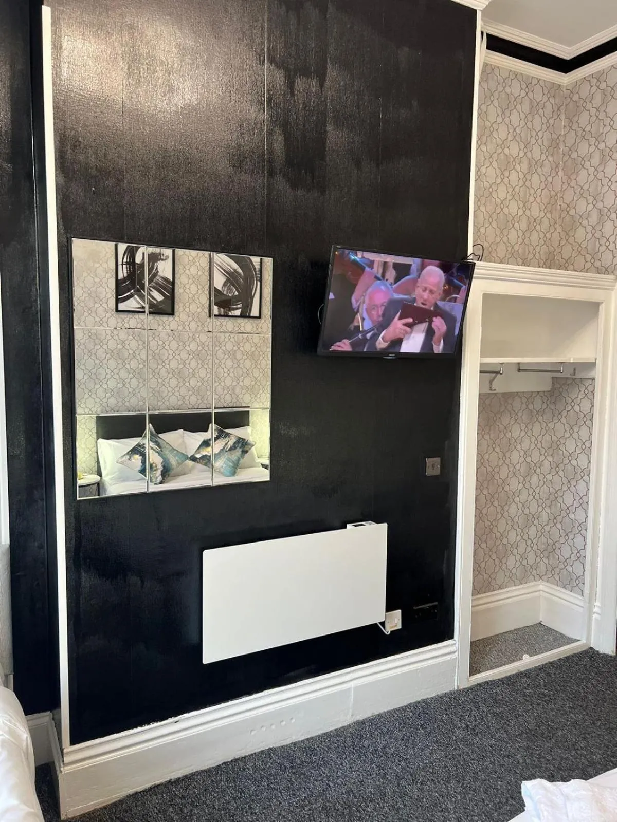 Bedroom in OYO Marine Parade Hotel, Eastbourne Pier