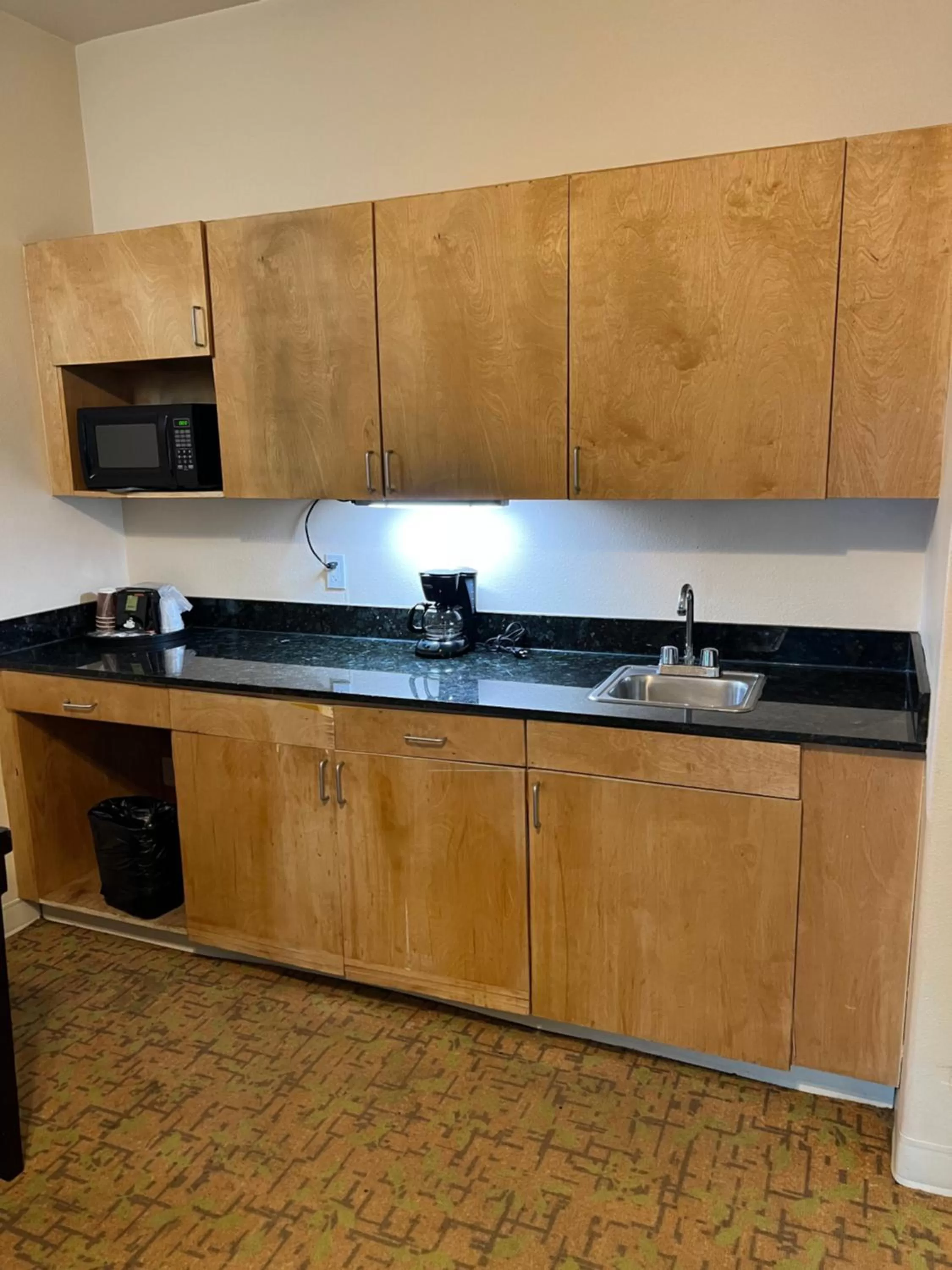 Kitchen or kitchenette in Sunchase Inn & Suites