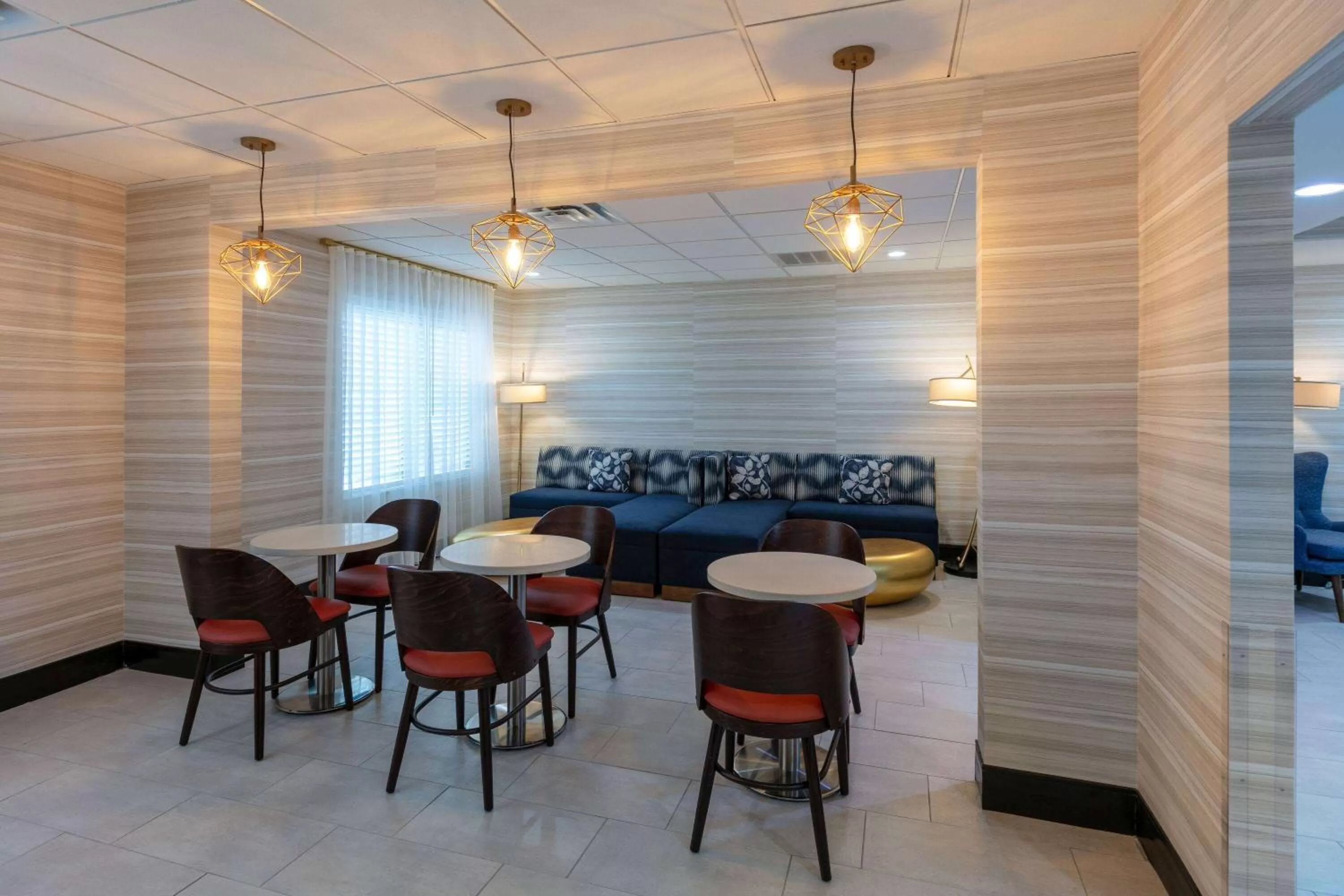 Lobby or reception in Wingate by Wyndham - DFW North