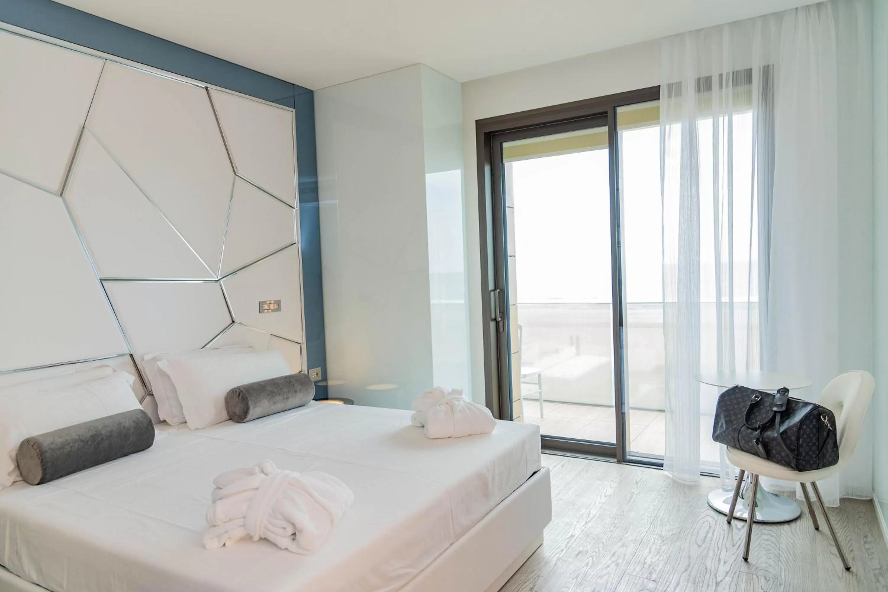 Deluxe room with balcony and side Sea View in The Promenade Luxury Wellness Hotel