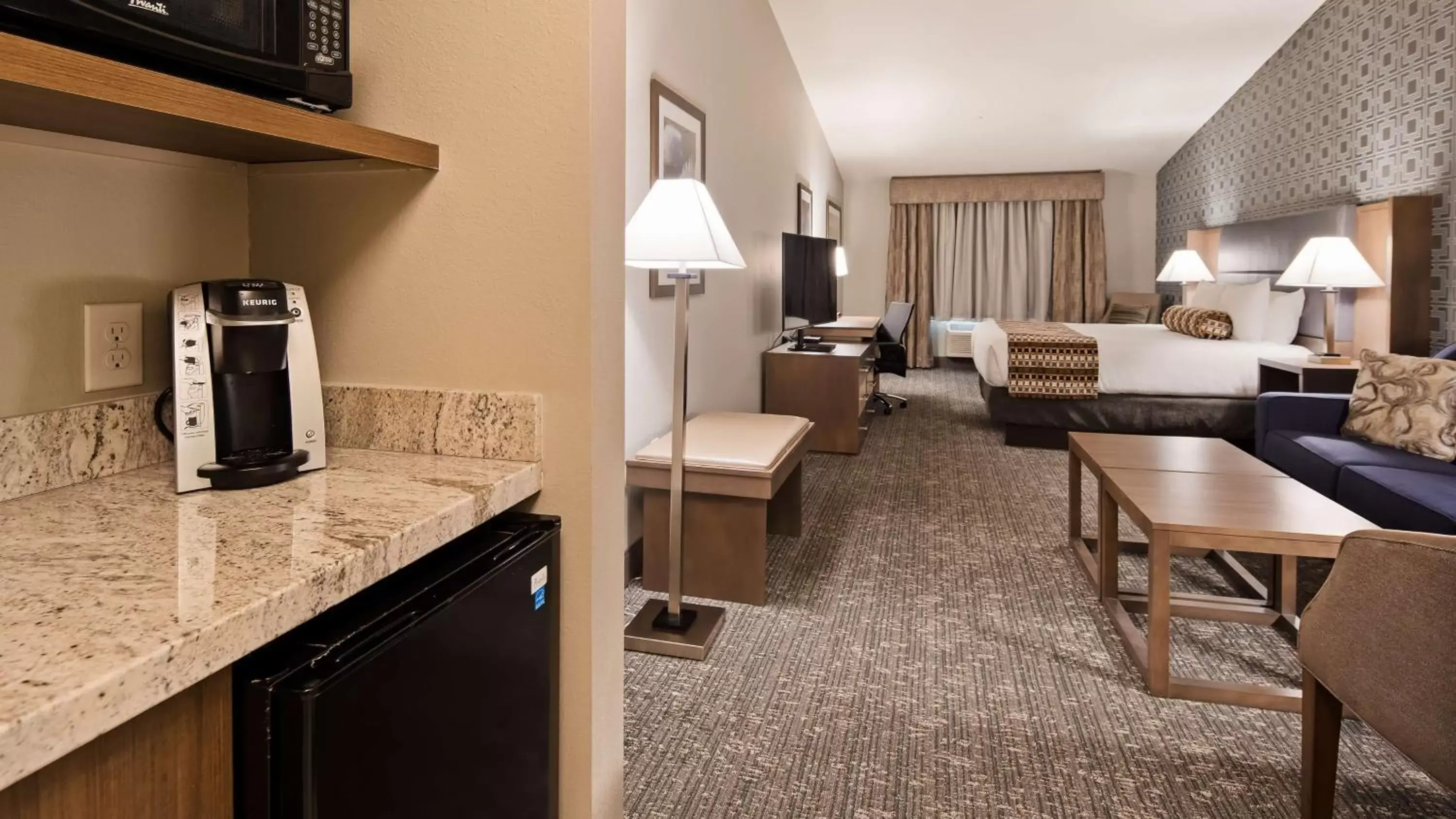 Photo of the whole room, Kitchen/Kitchenette in Best Western Plus Las Vegas West