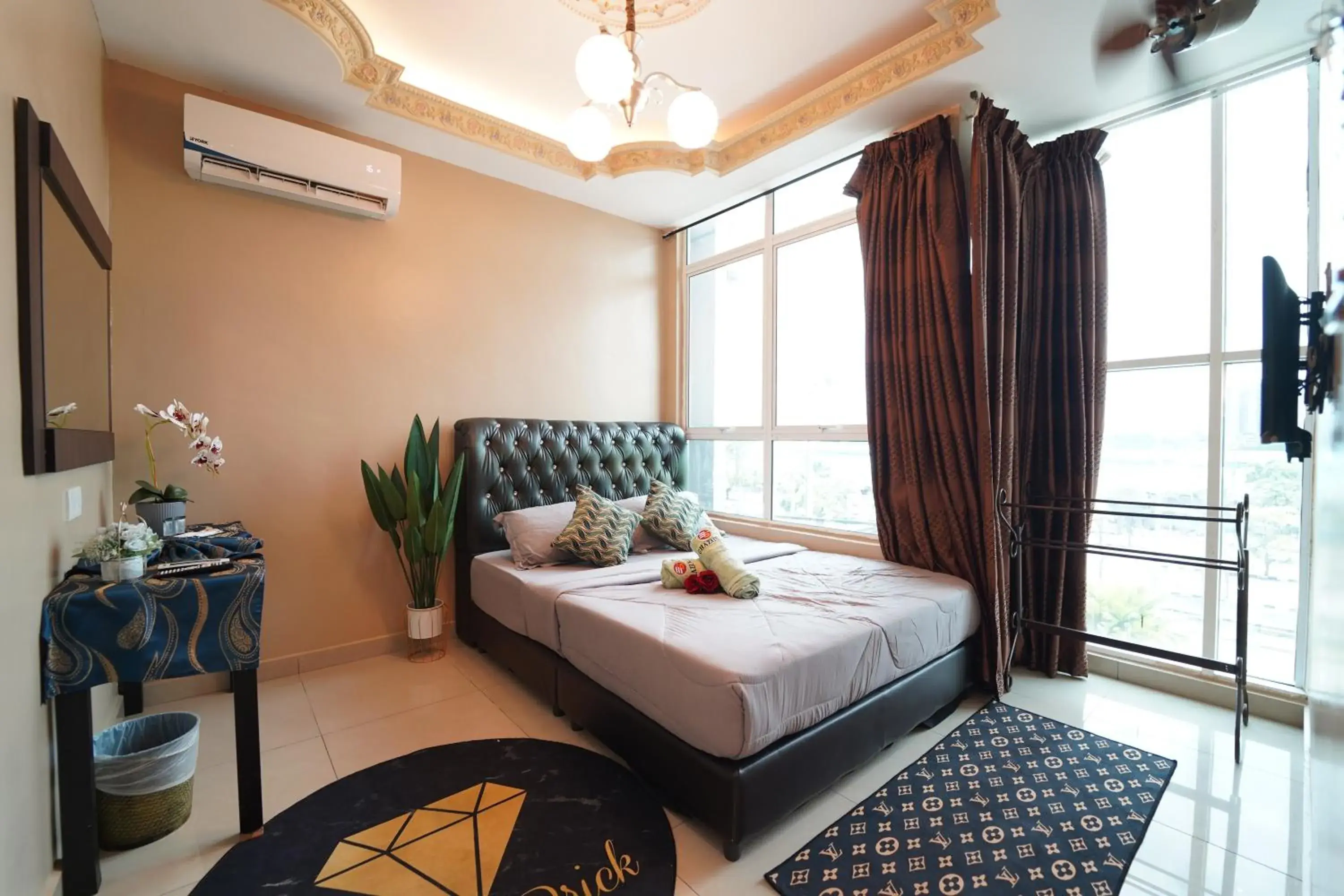 Double Room with Shared Bathroom in Ghazrin's Classic Double Room with Shared Bathroom in Ghazrin's Classic