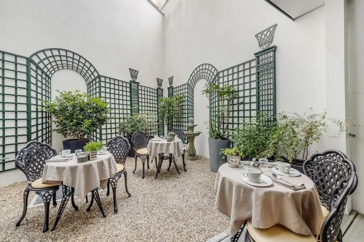Balcony/Terrace, Restaurant/Places to Eat in Villa Eiffel Mademoiselle