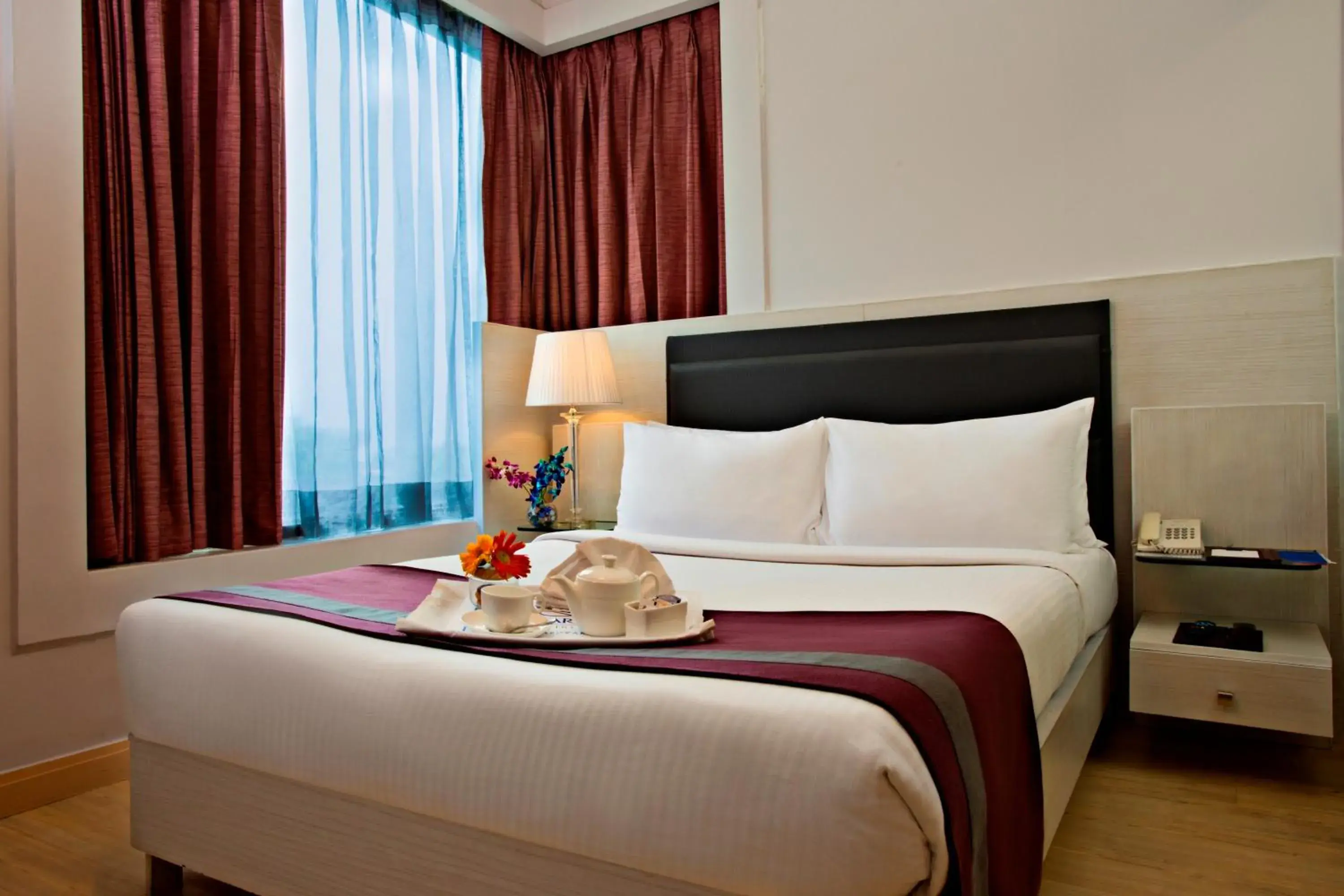 Guests, Bed in Sarovar Portico Naraina, Hotel