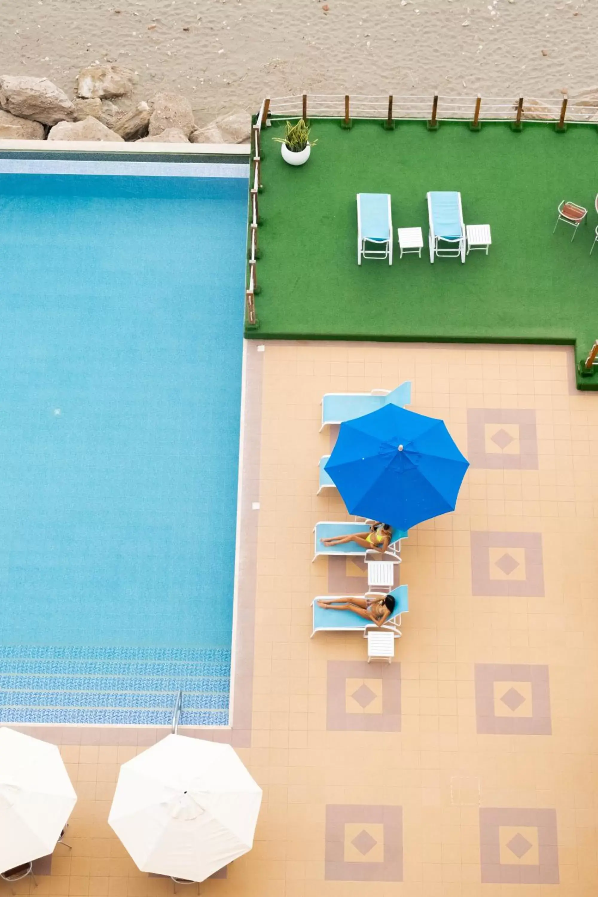 Swimming pool, Floor Plan in MantaHost Hotel