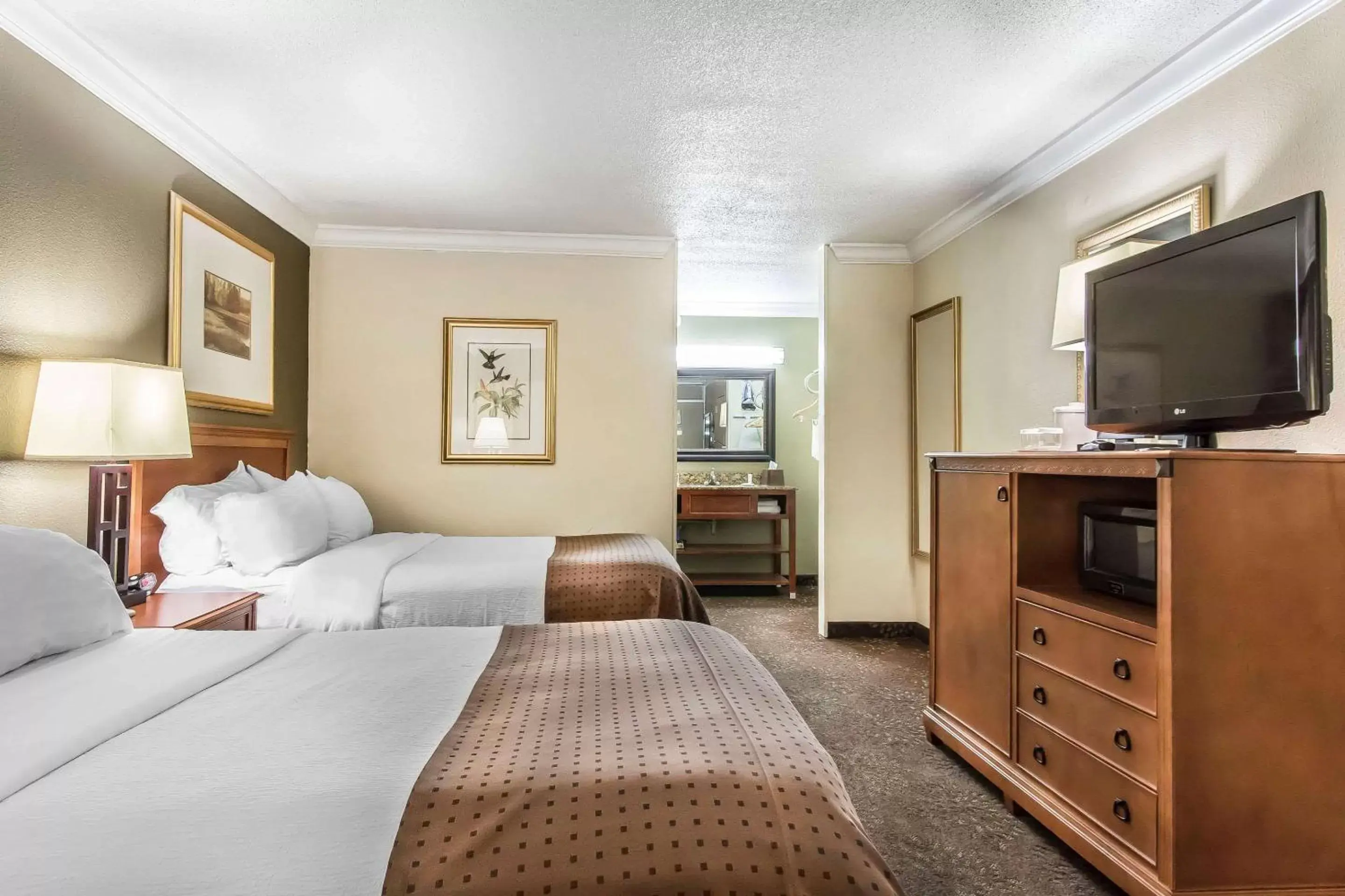 Photo of the whole room, Bed in Clarion Inn Morgan City Photo of the whole room, Bed in Clarion Inn Morgan City