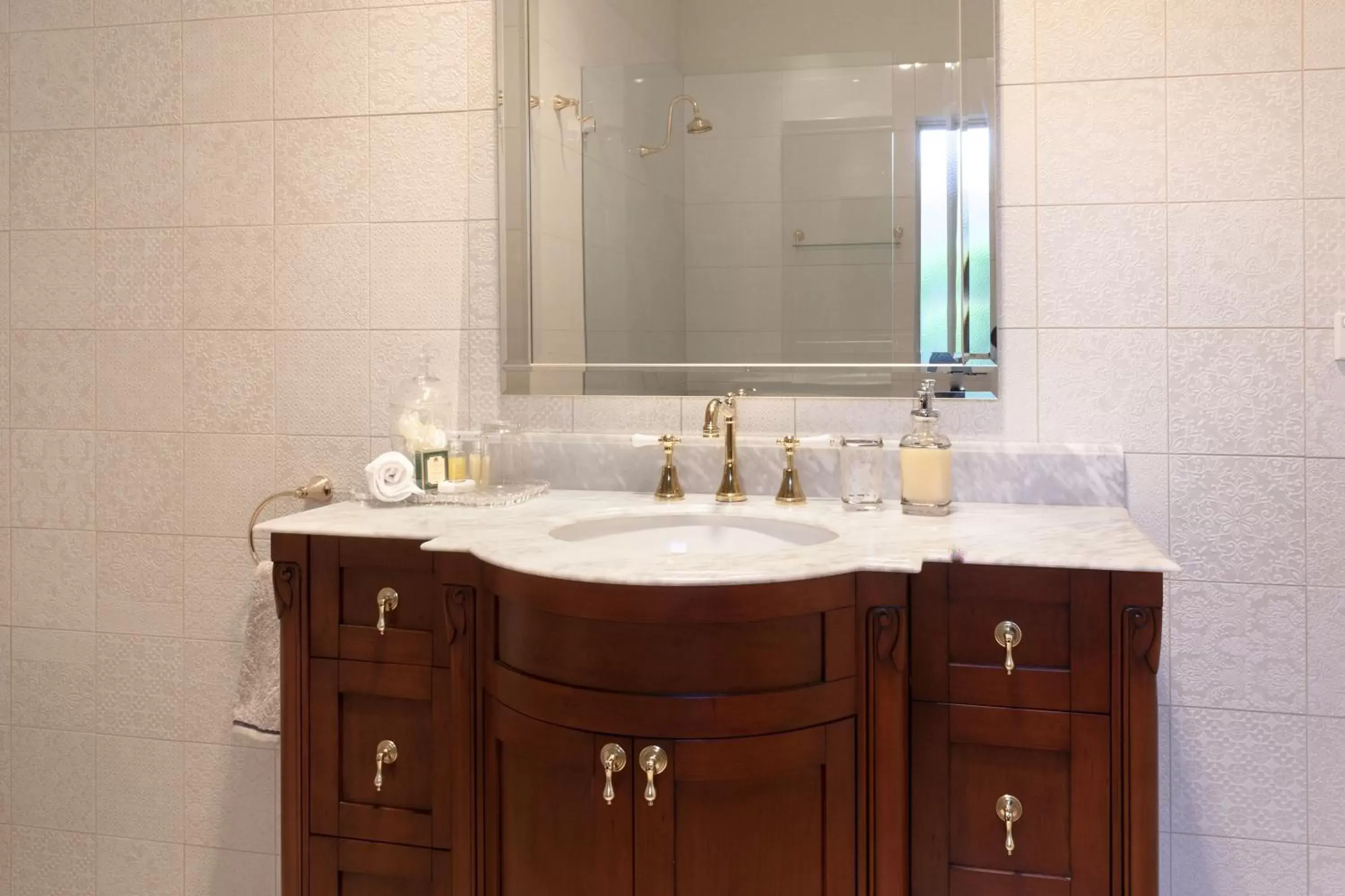 Bathroom in Durham Lodge Bed & Breakfast