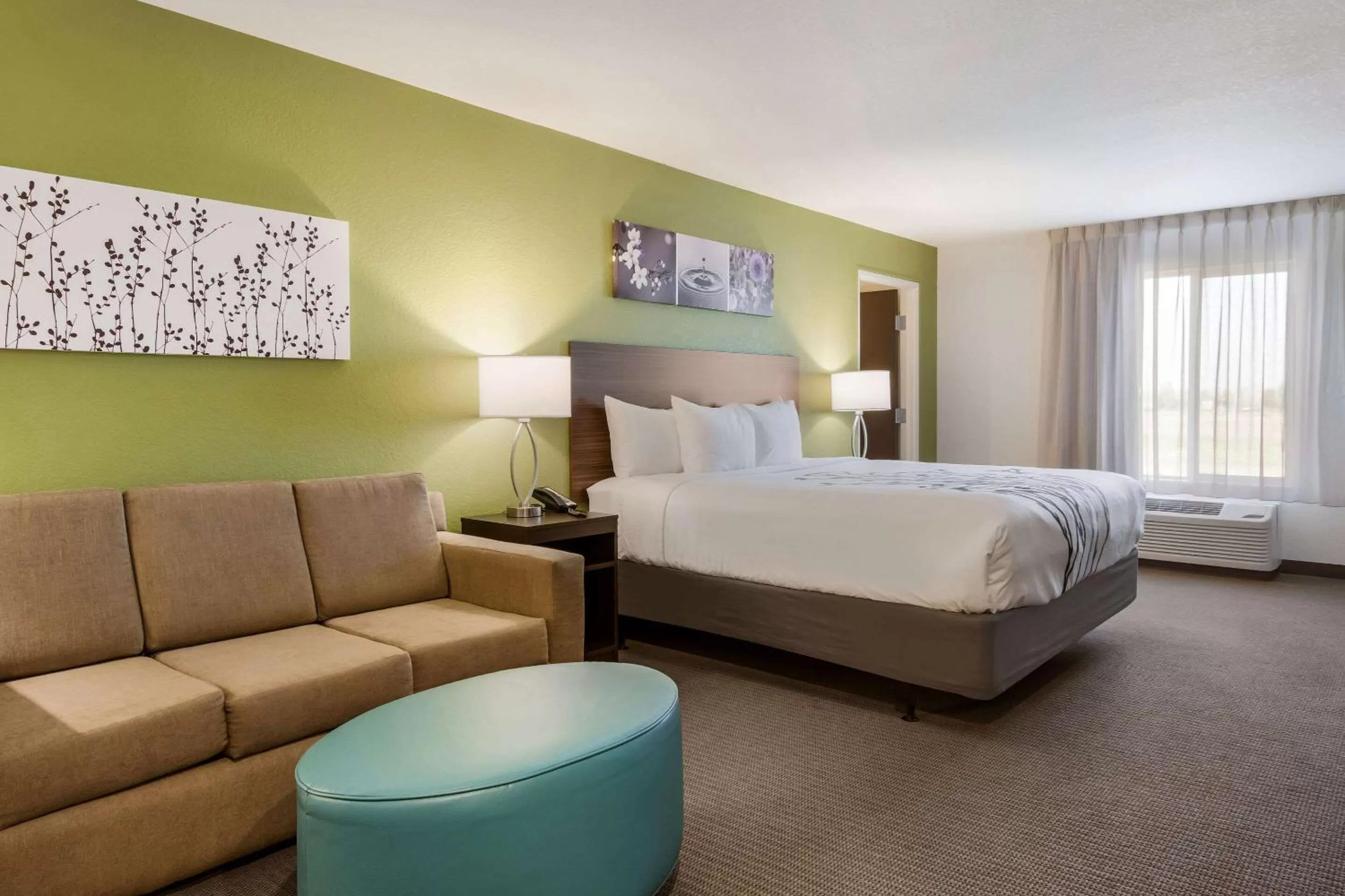 Photo of the whole room, Bed in Sleep Inn Boardman