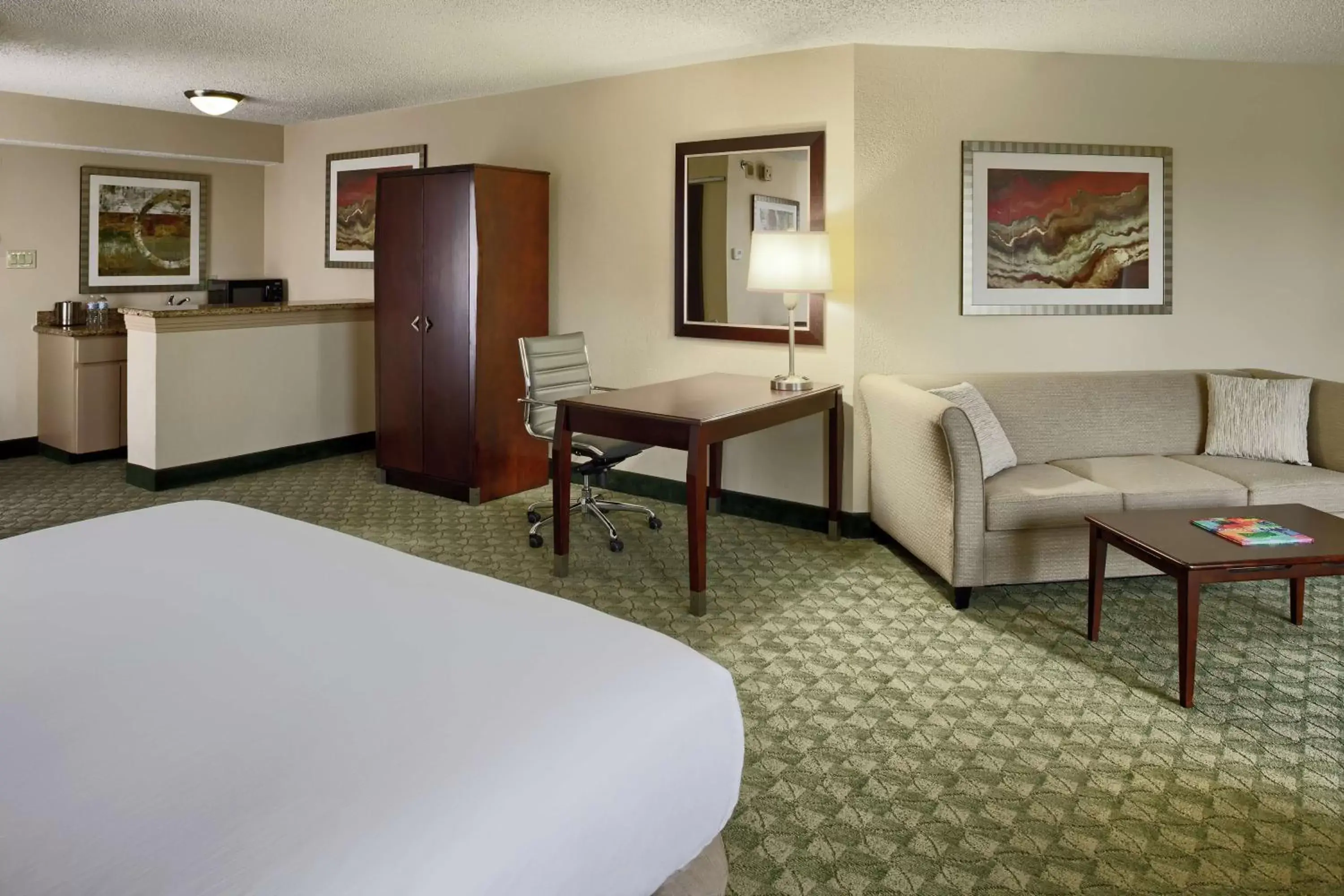 Bedroom, Seating Area in DoubleTree by Hilton San Antonio Downtown
