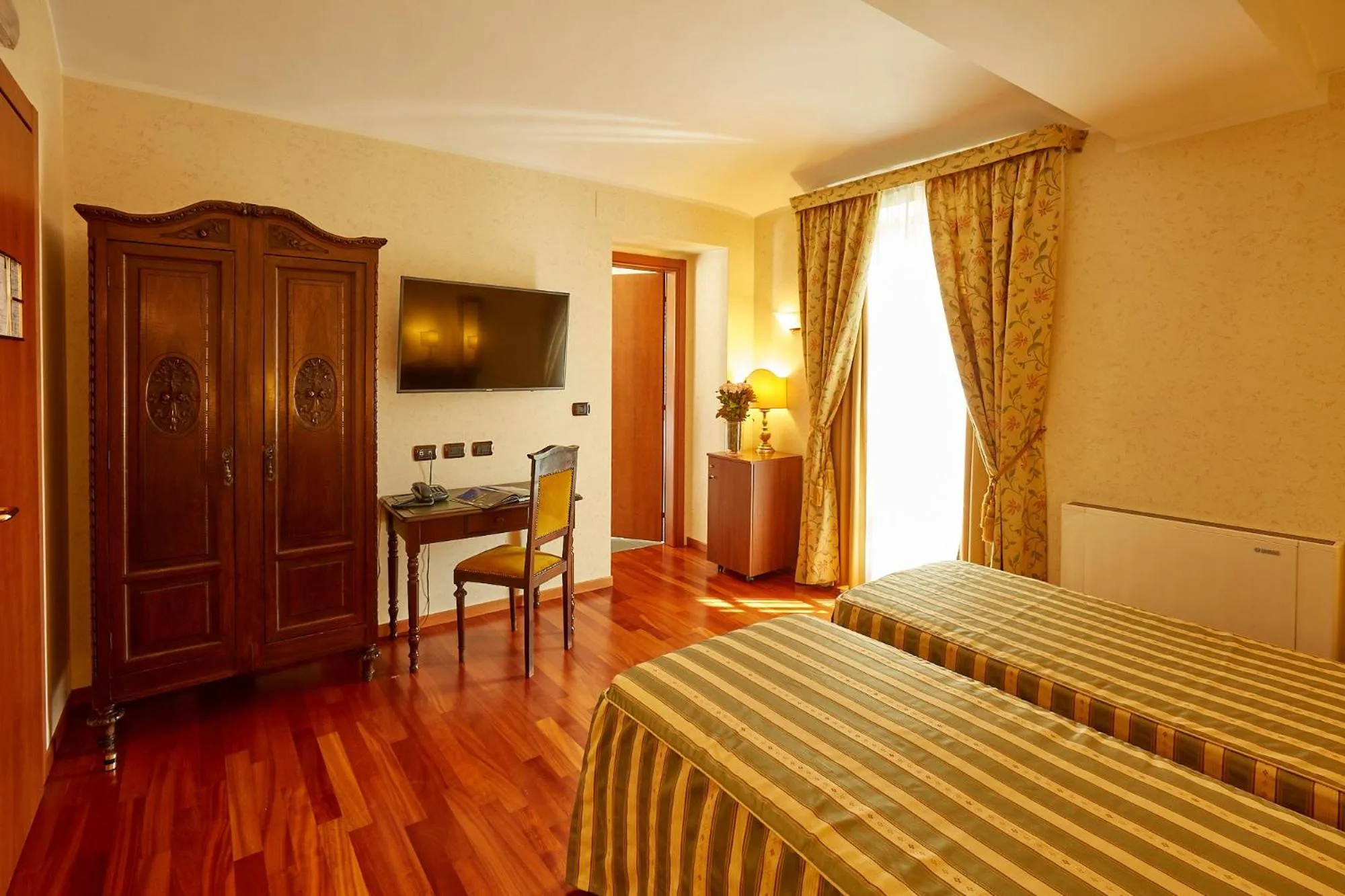 Bathroom, Bed in Liberty Hotel