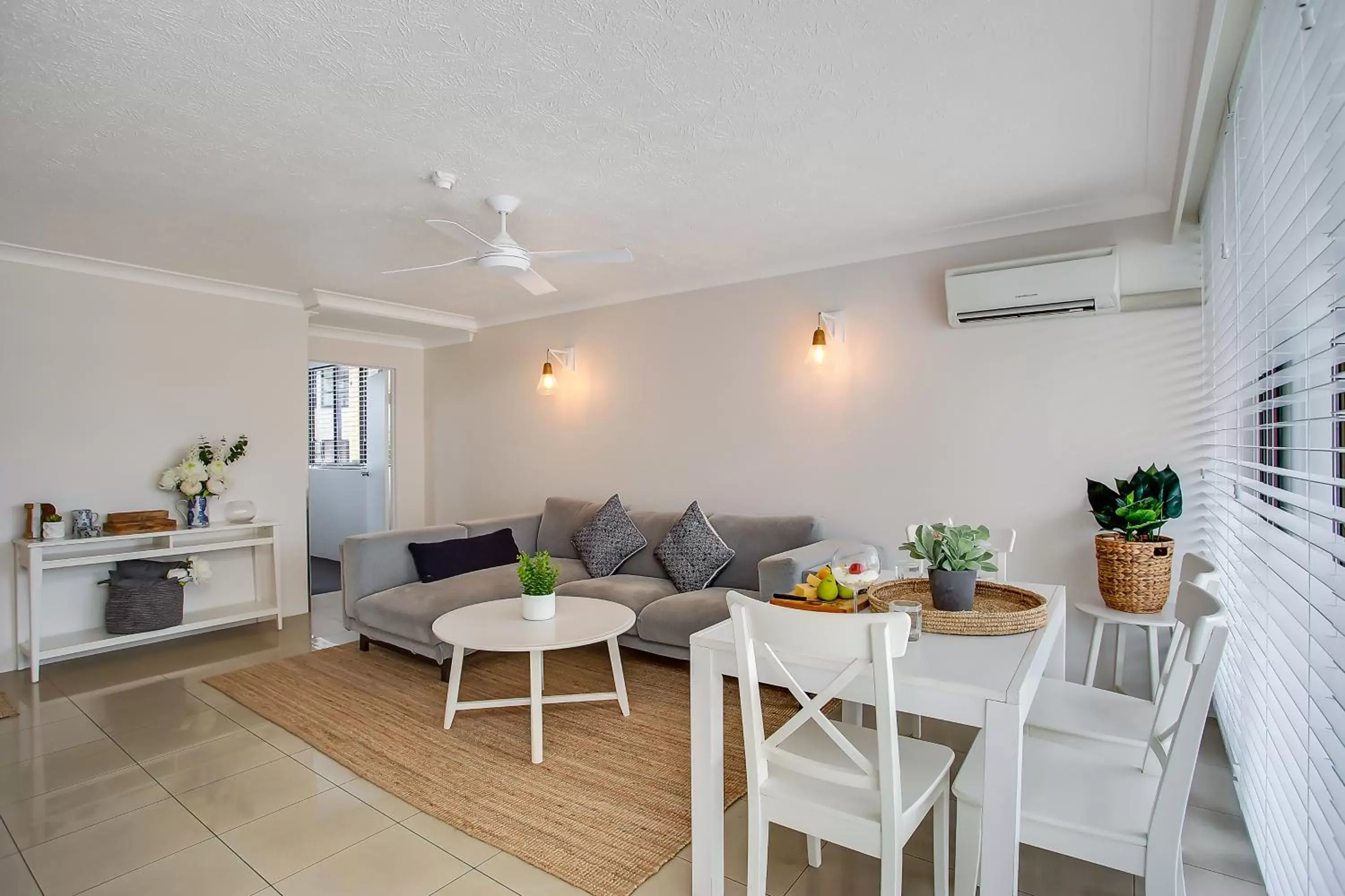 Living room, Seating Area in Broadbeach Pacific Resort