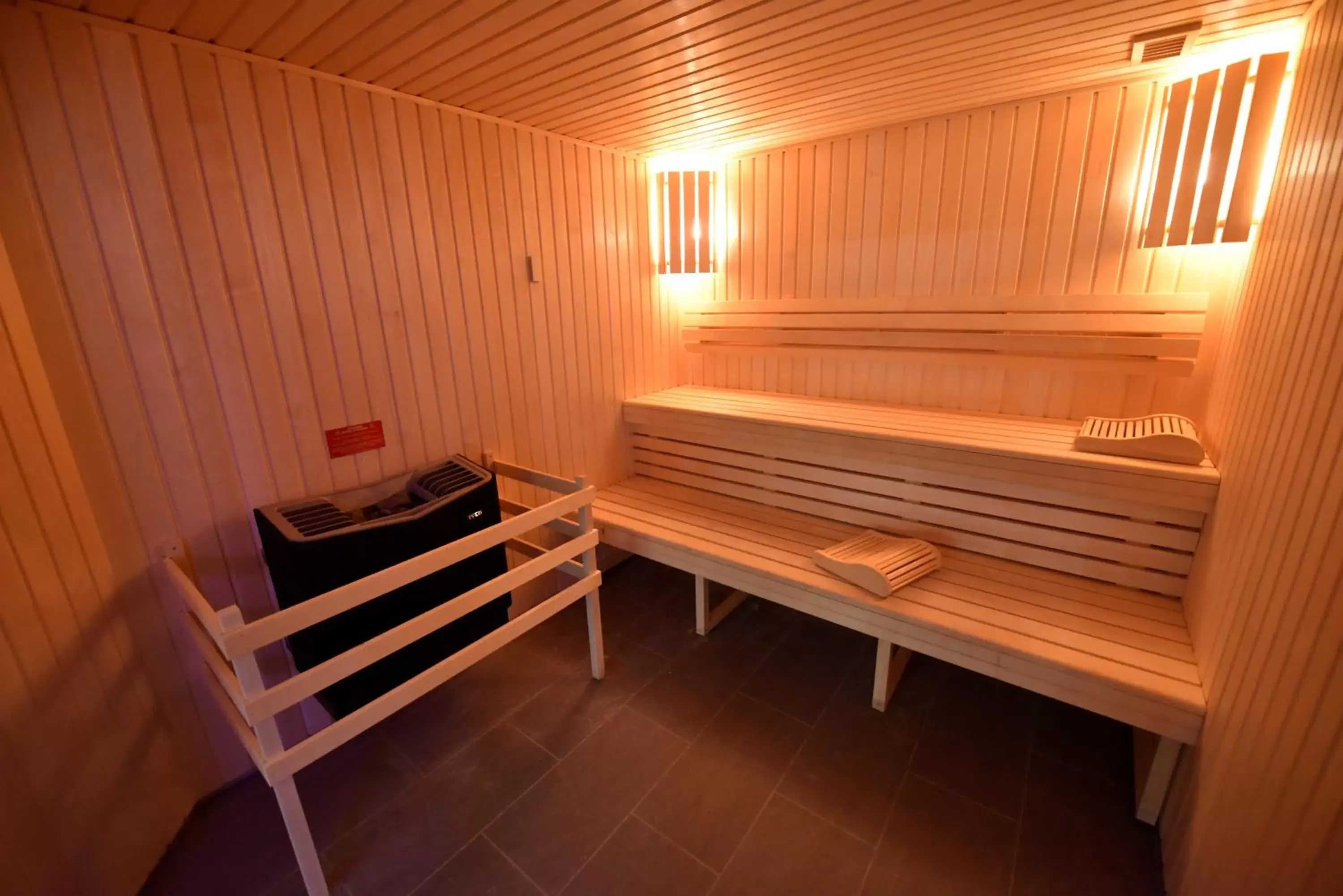 Sauna in Kyriad Hotel Dijon Gare