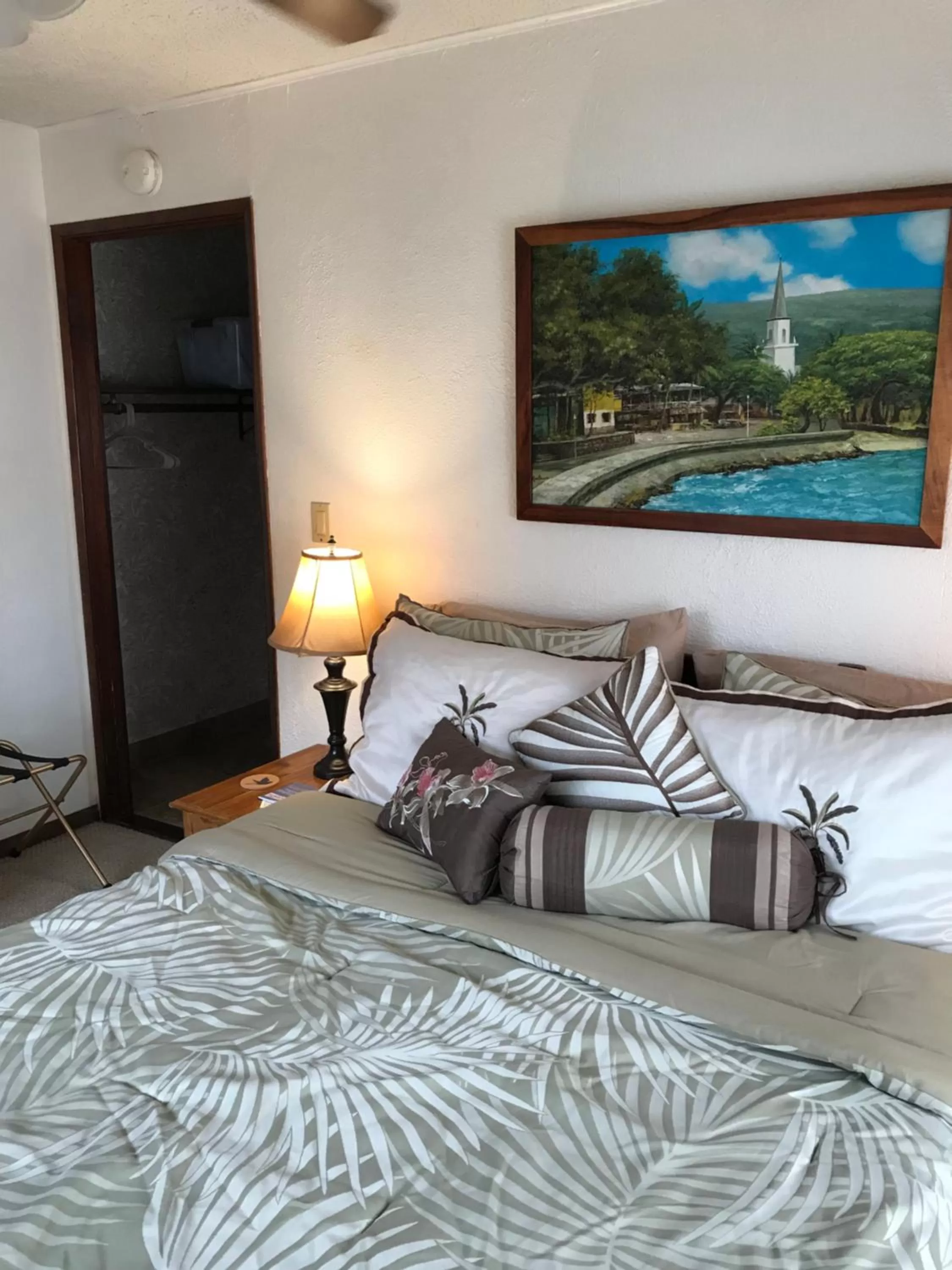 Bedroom, Bed in Hale Maluhia Country Inn