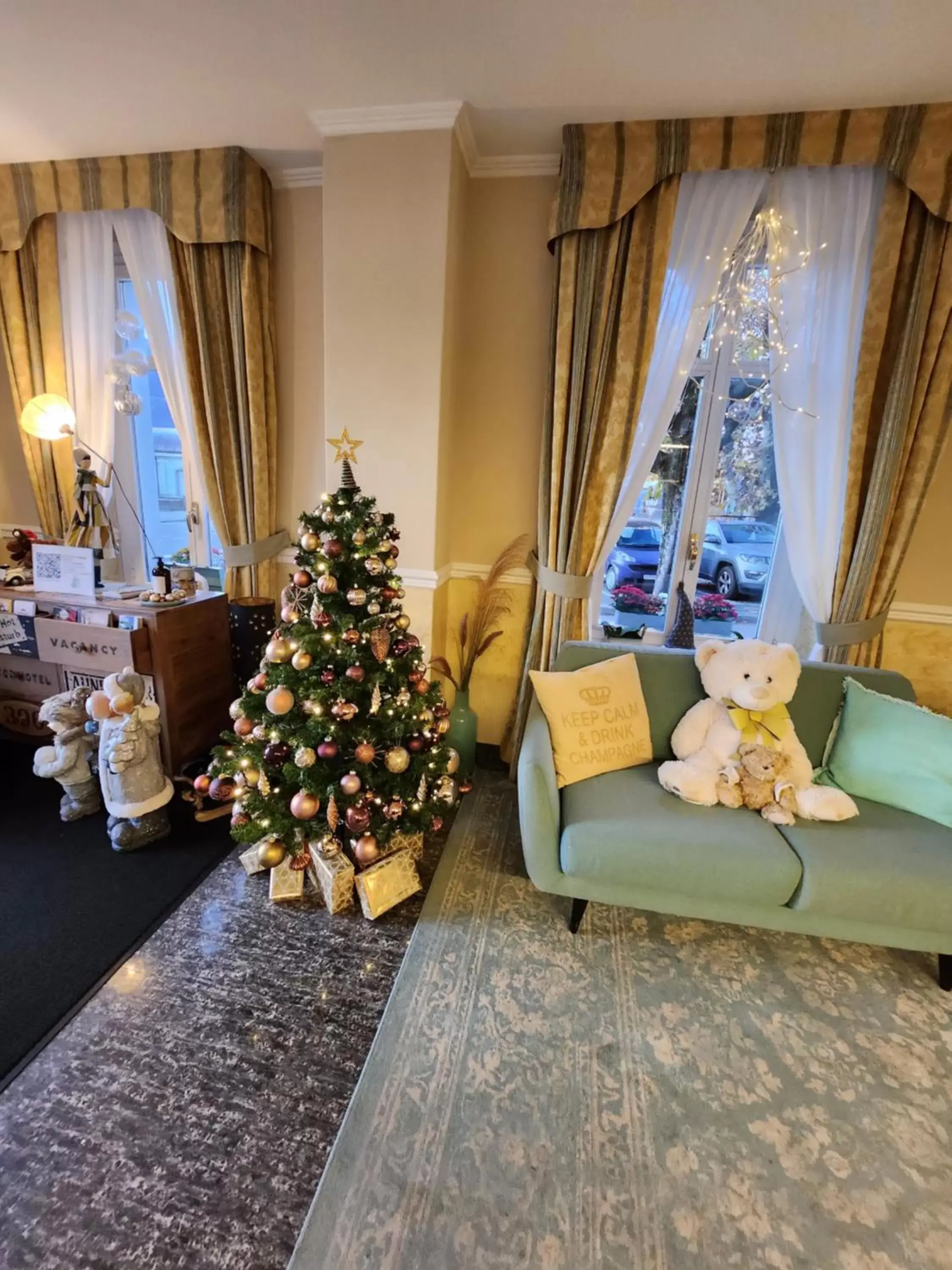 Lobby or reception in Hotel Millennium Lobby or reception in Hotel Millennium