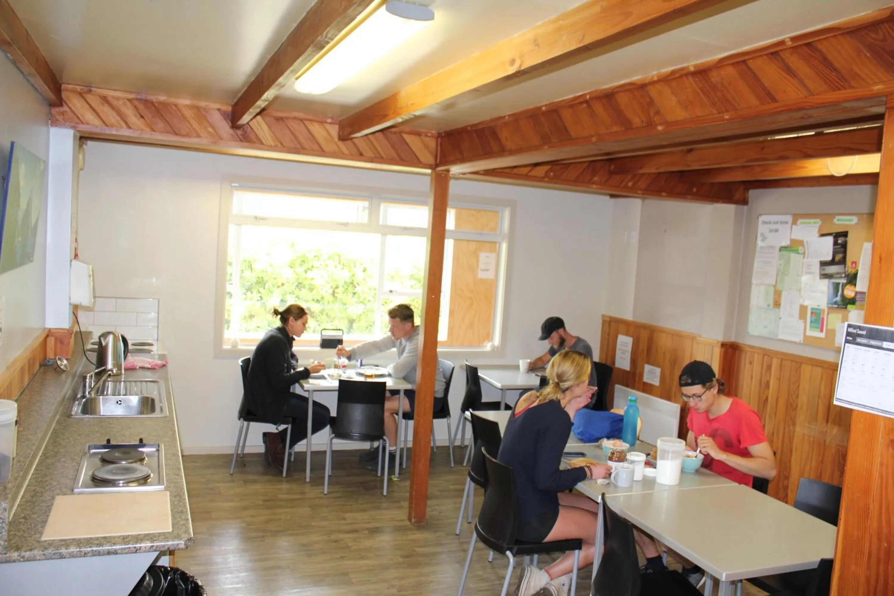 Restaurant/places to eat in Te Anau Lakefront Backpackers