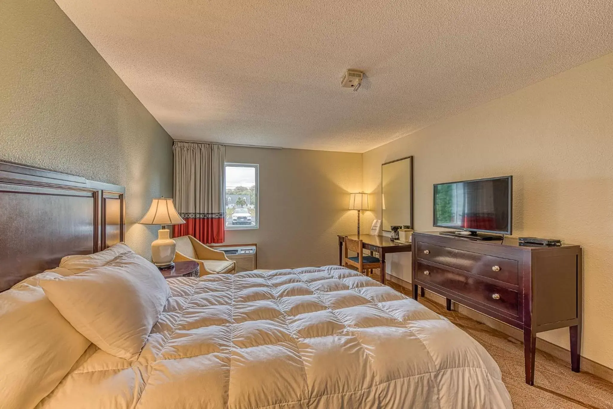 Bedroom in American Inn & suites