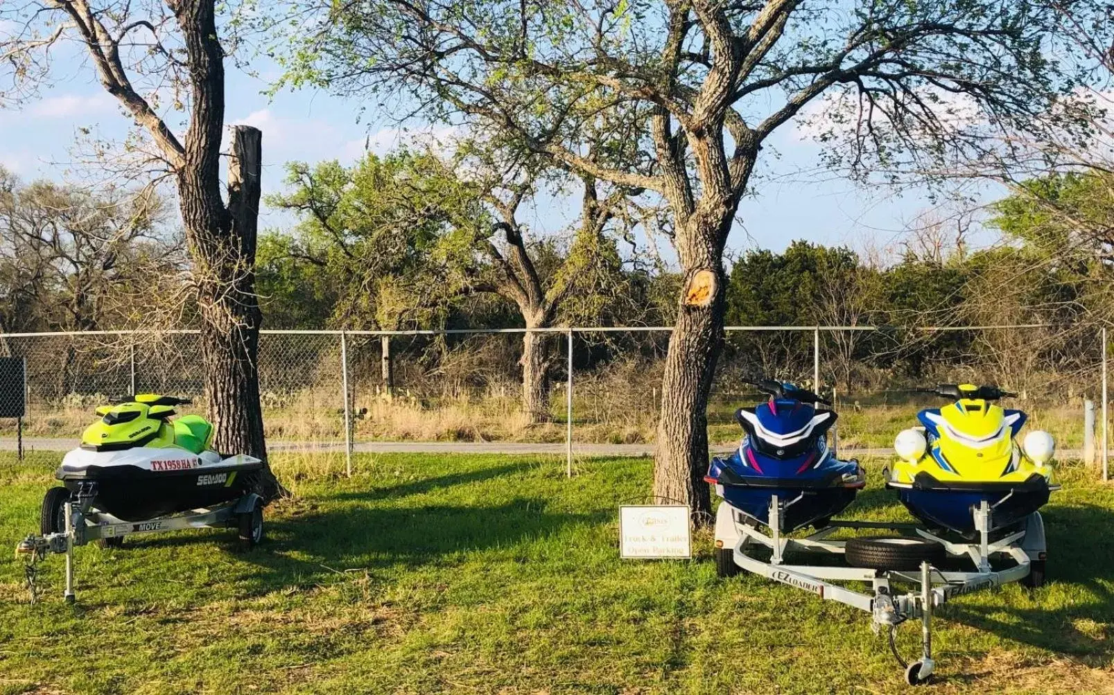 Parking in Oasis Lake Buchanan