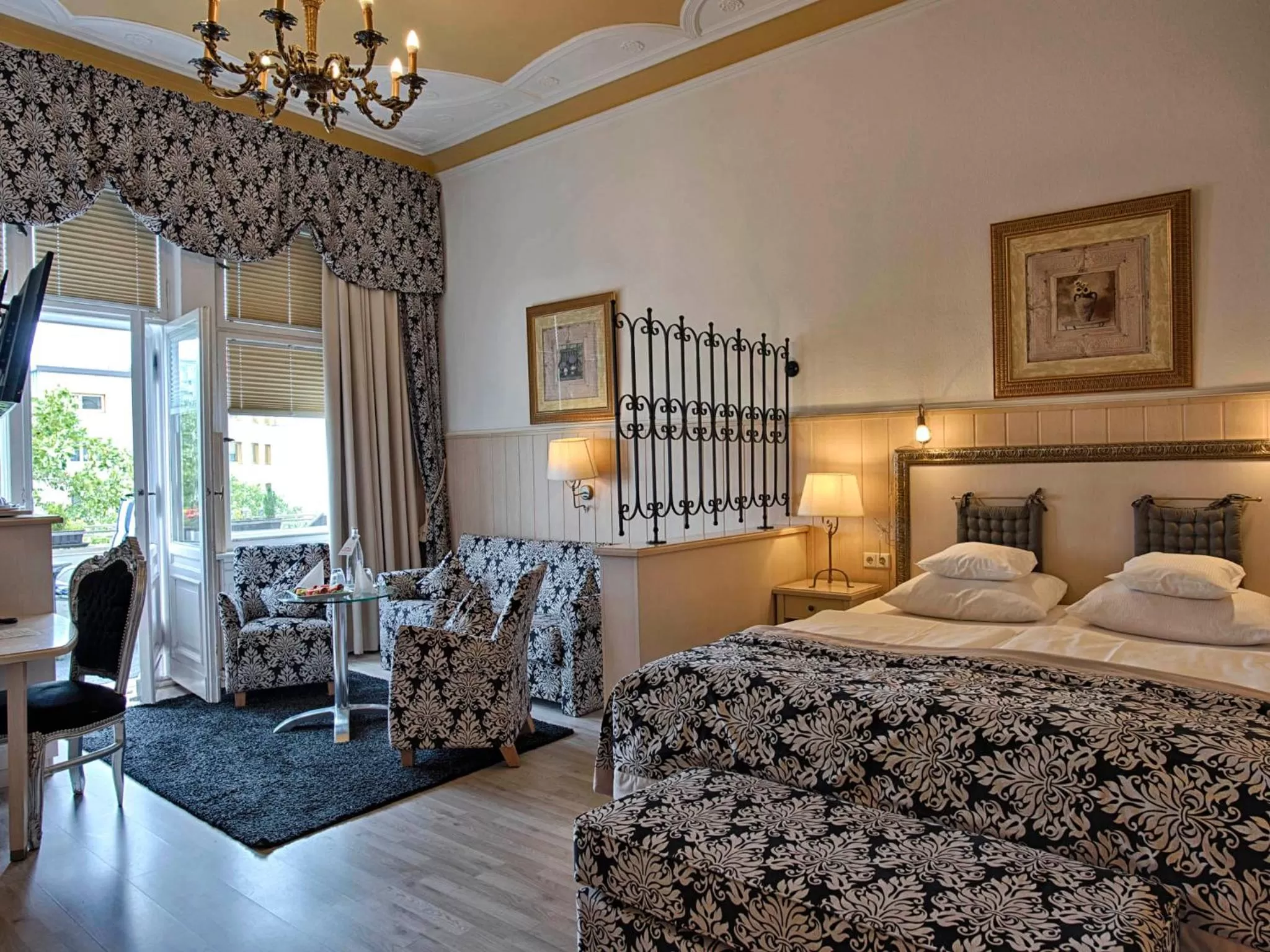 Photo of the whole room, Bed in Hotel Augusta Am Kurfürstendamm