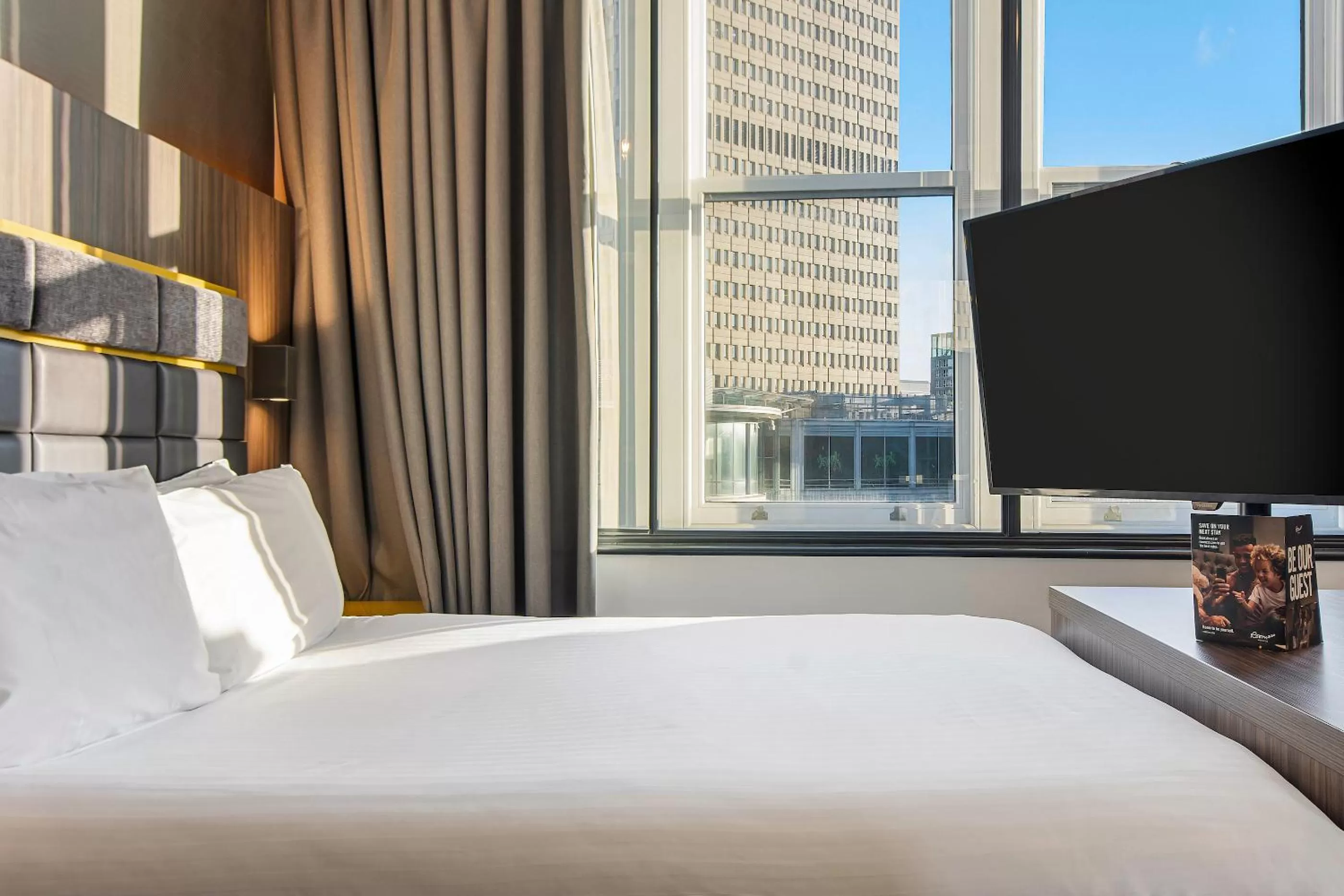 Bedroom, Bed in Roomzzz Manchester Victoria