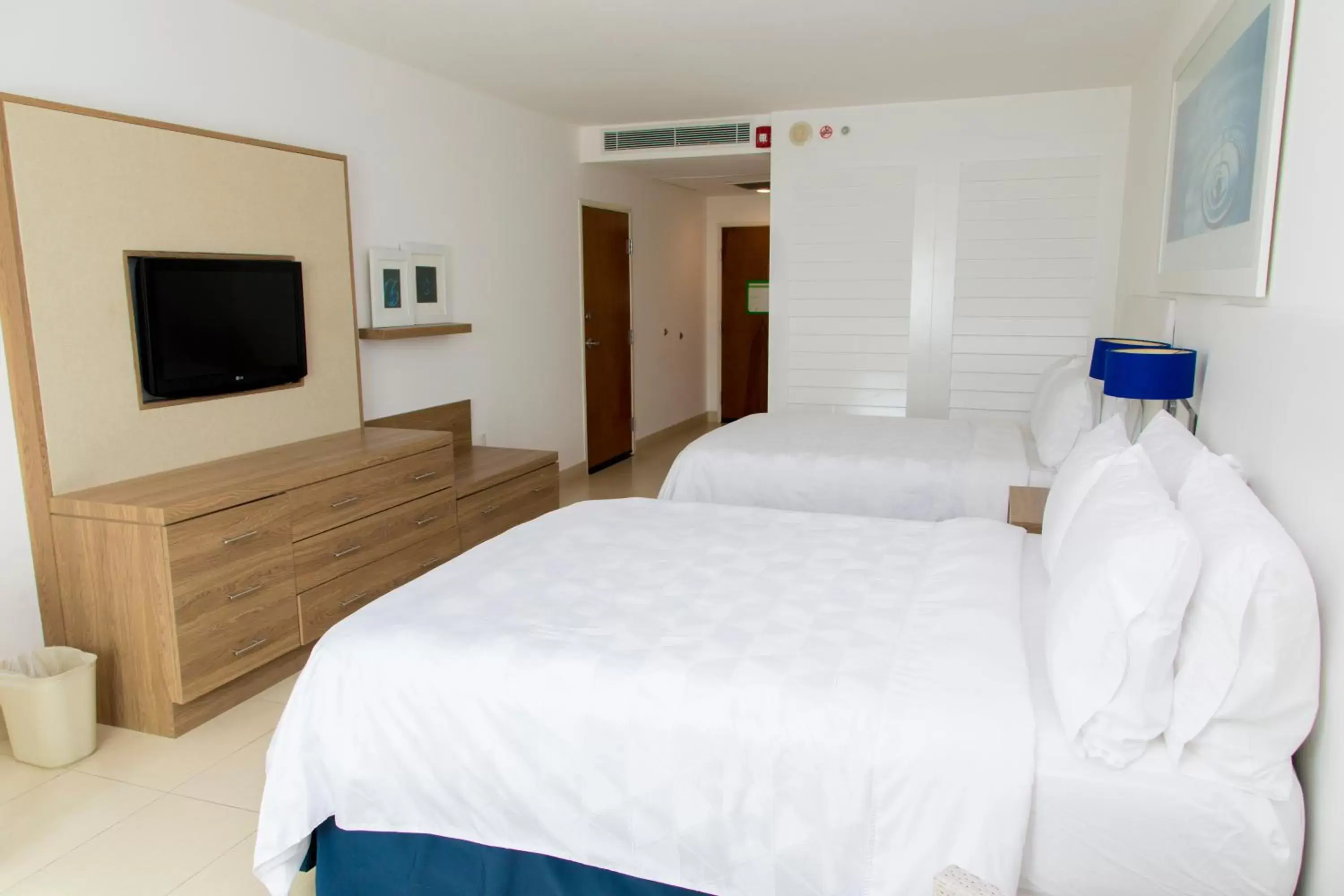 Property building, Bed in Holiday Inn Acapulco La Isla, an IHG Hotel