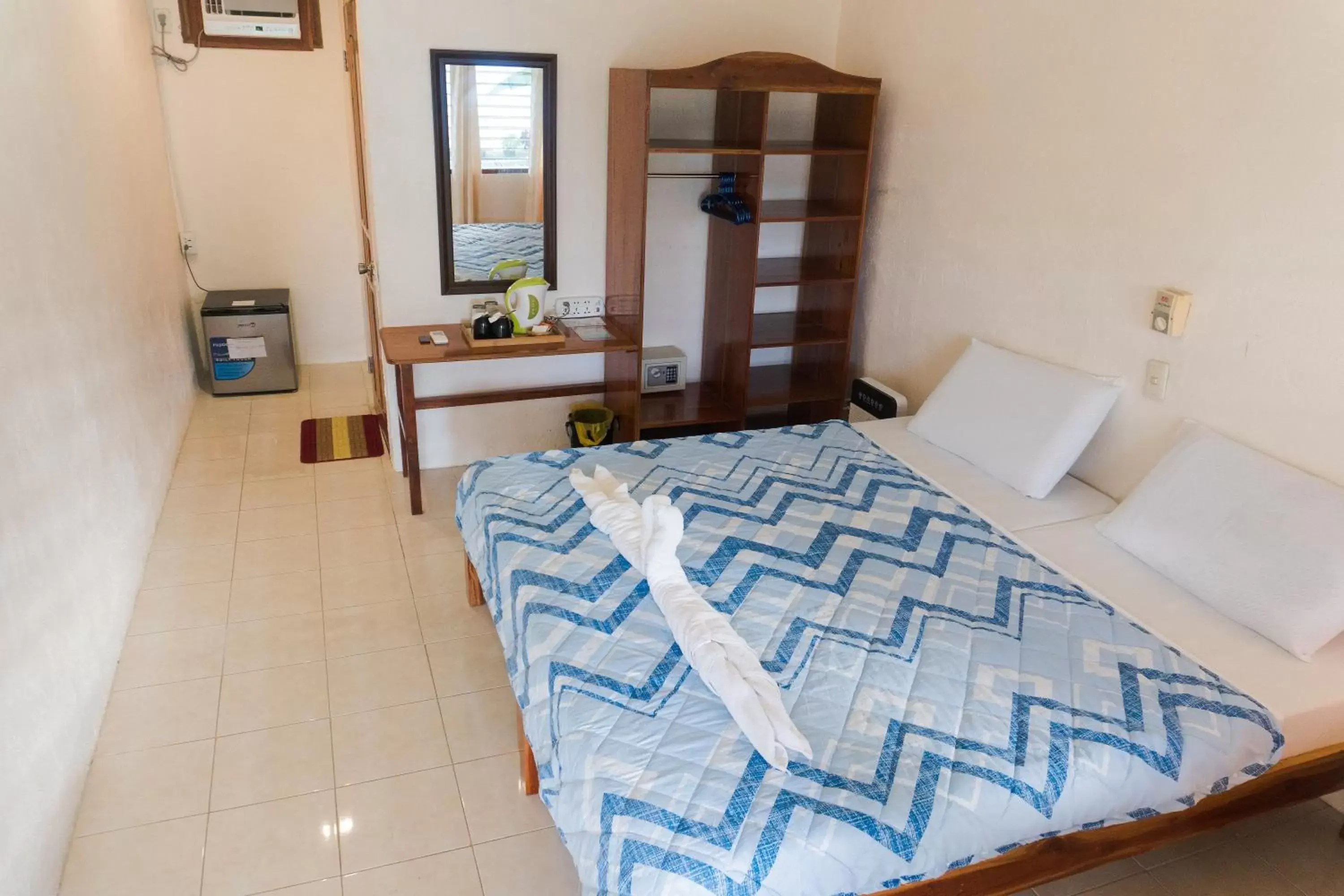 Bed in Quo Vadis Dive Resort