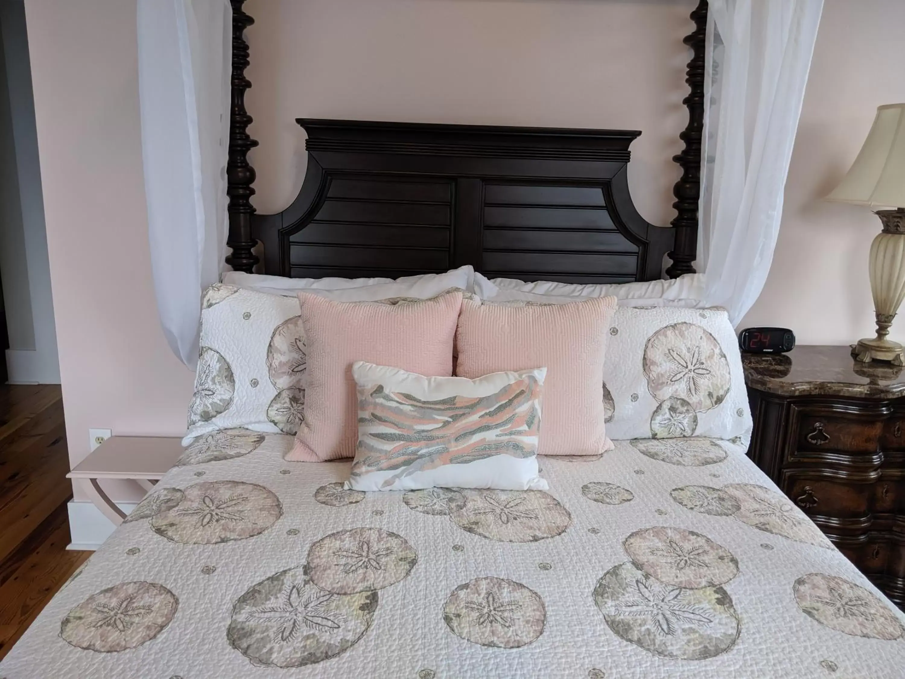 Bed in Surf Song Bed & Breakfast Bed in Surf Song Bed & Breakfast