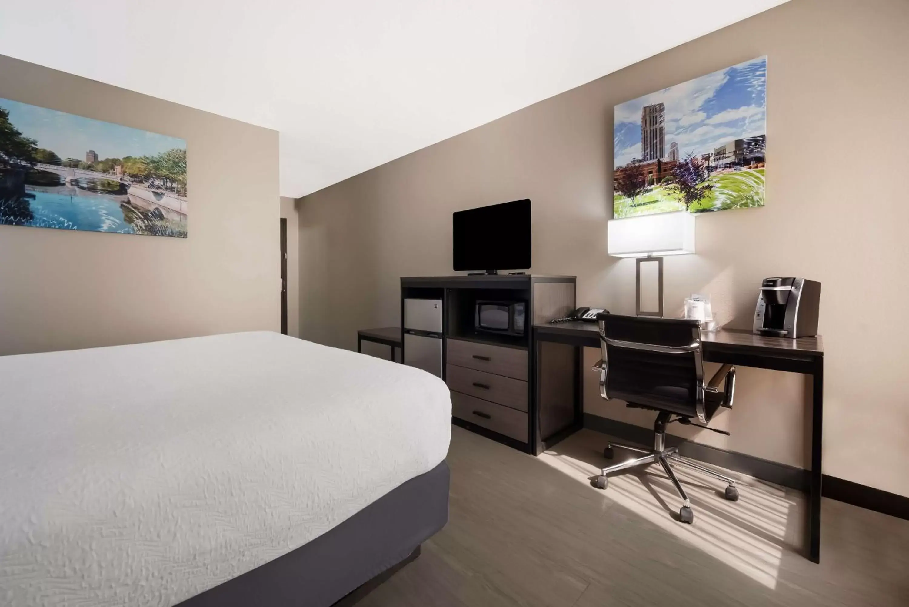 Bedroom, Bed in Best Western Executive Inn Bedroom, Bed in Best Western Executive Inn