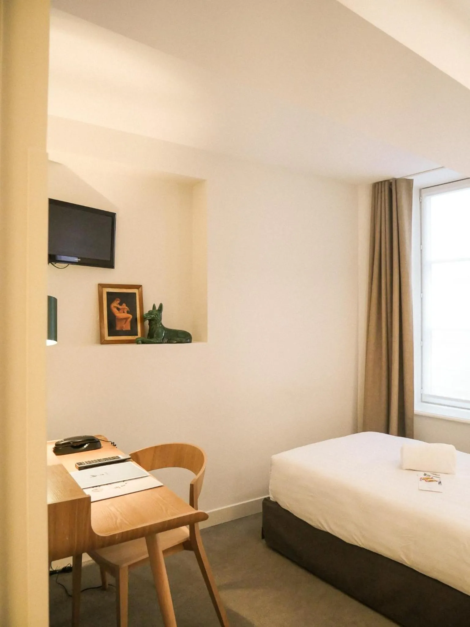 Bed in Le Phénix Hôtel