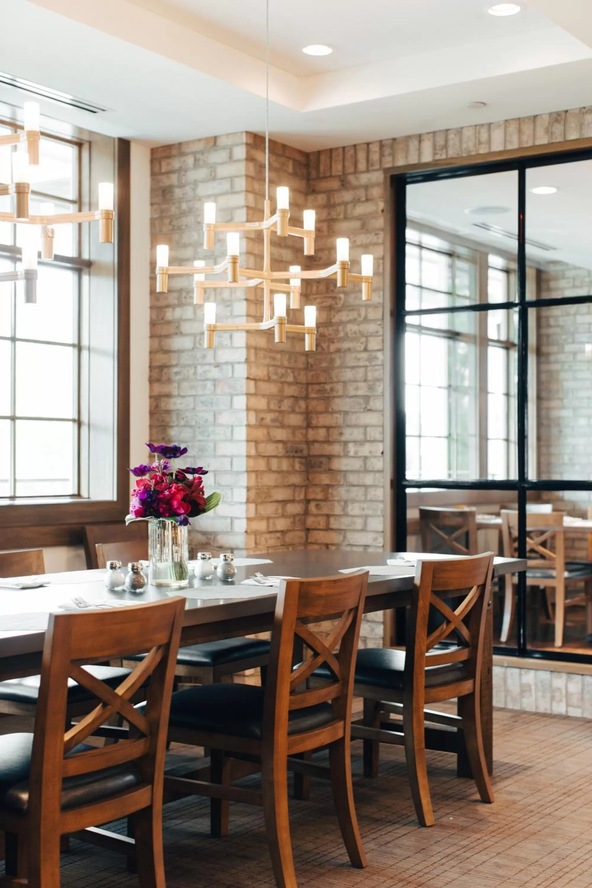 Restaurant/places to eat in The Hotel Landing