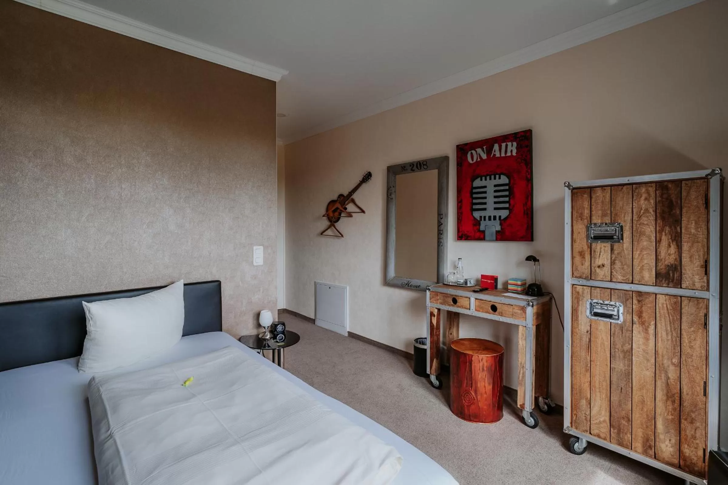 Photo of the whole room, Bed in RobrookS Hotel Garni