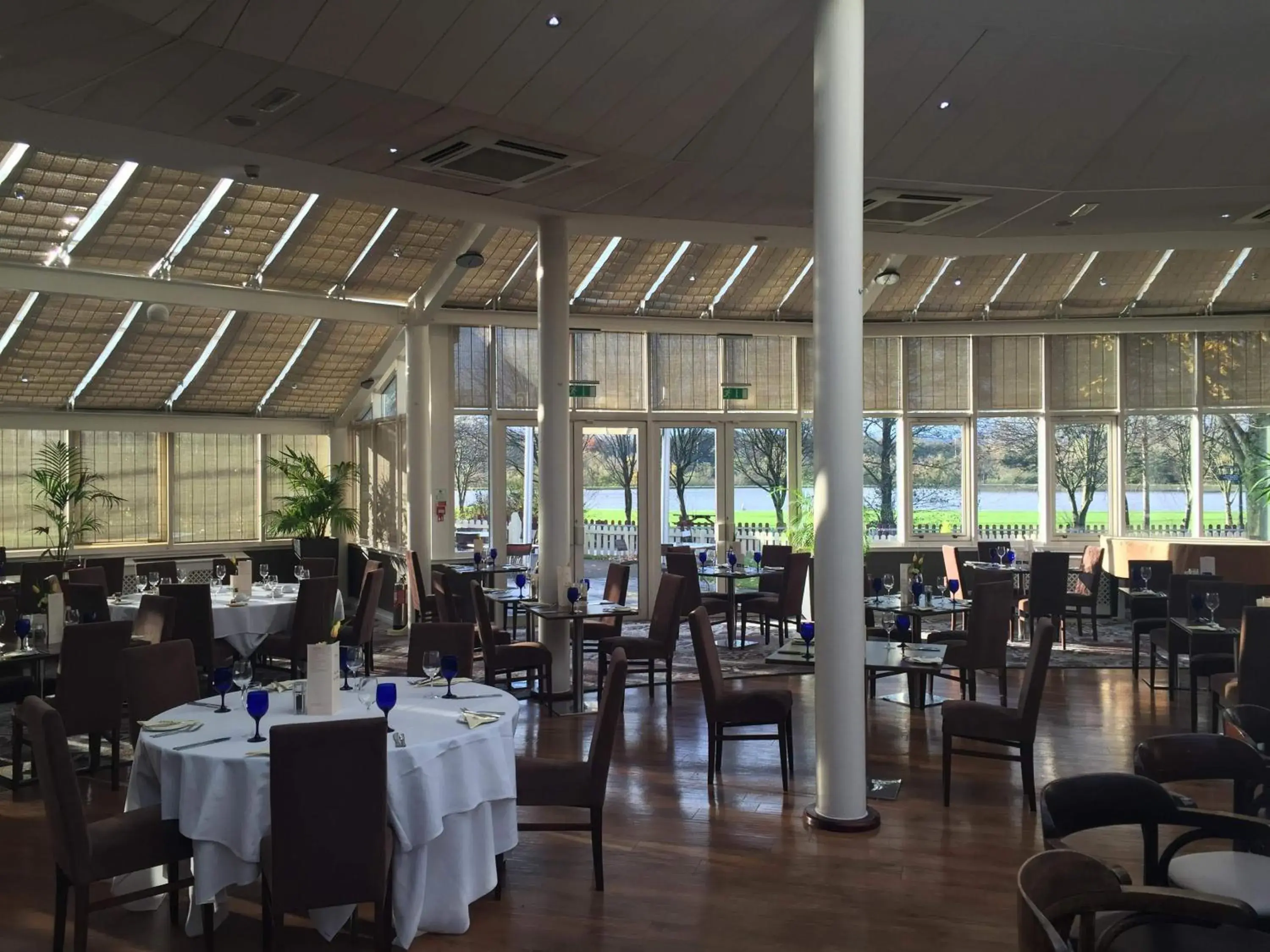 Restaurant/Places to Eat in Alona Hotel